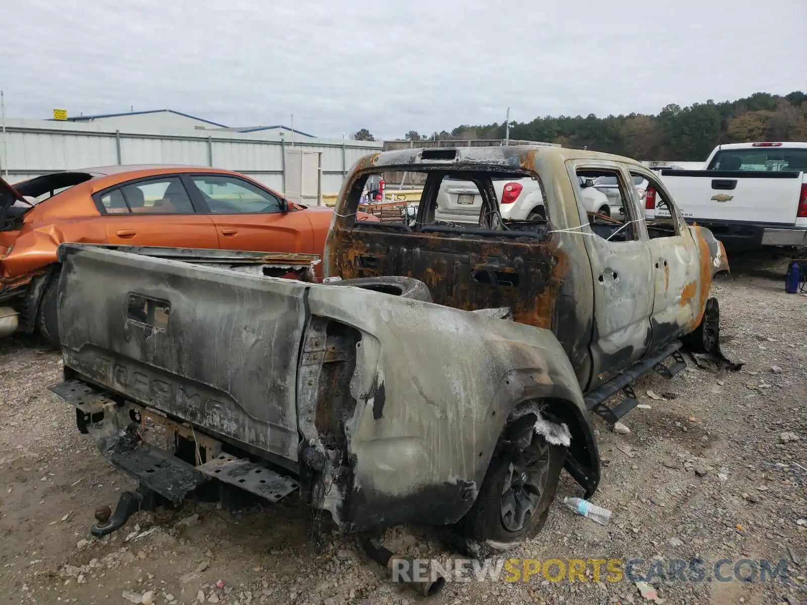 4 Photograph of a damaged car 5TFCZ5AN4LX231537 TOYOTA TACOMA 2020