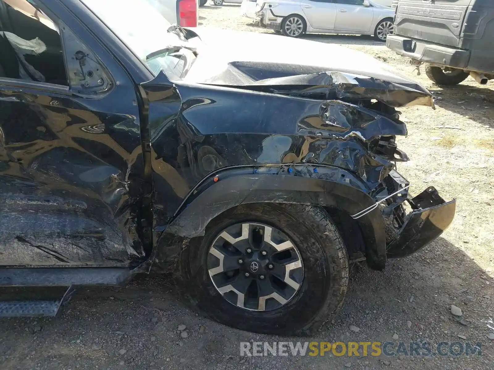 10 Photograph of a damaged car 5TFCZ5AN4LX231649 TOYOTA TACOMA 2020