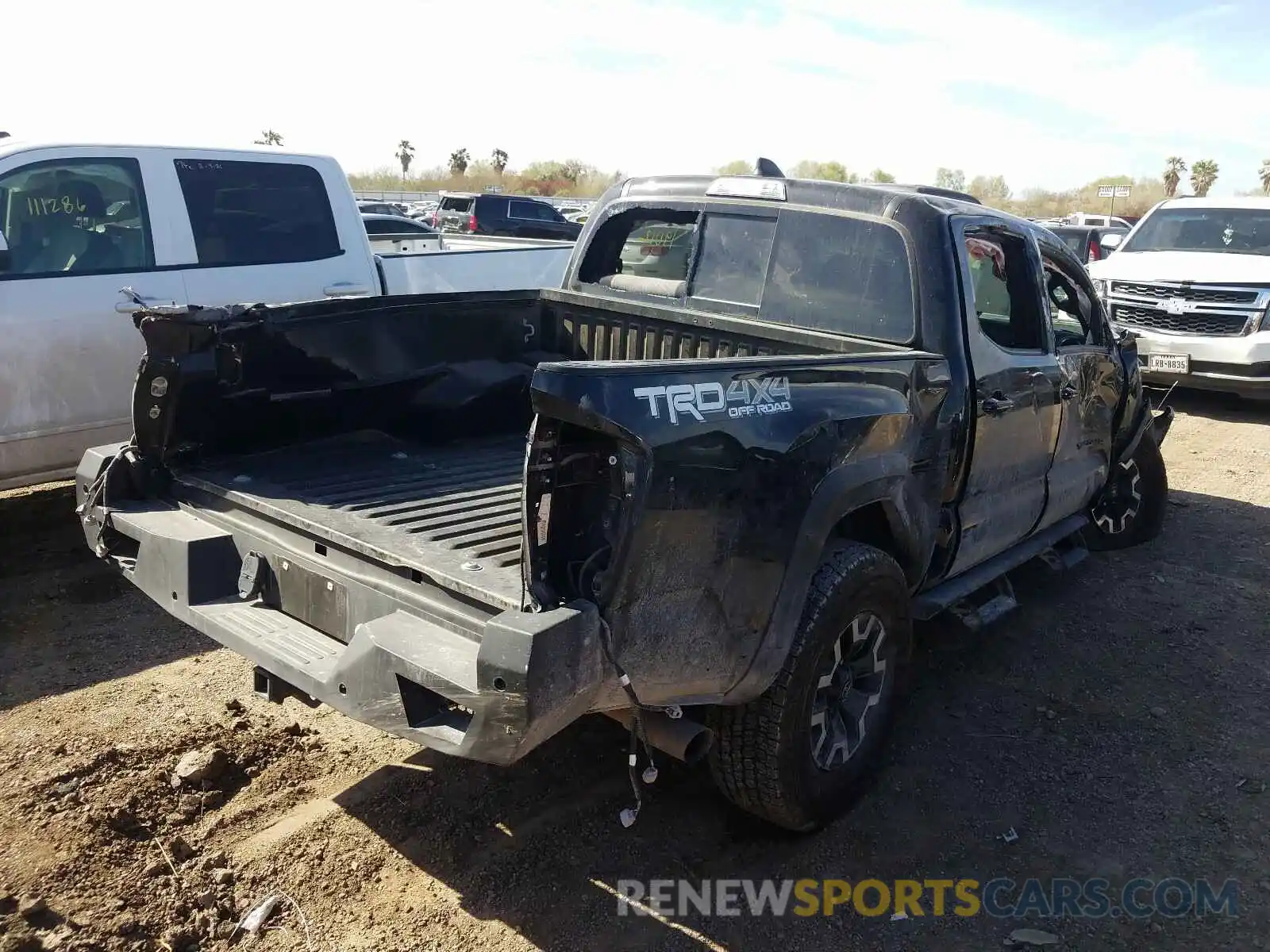 4 Photograph of a damaged car 5TFCZ5AN4LX231649 TOYOTA TACOMA 2020