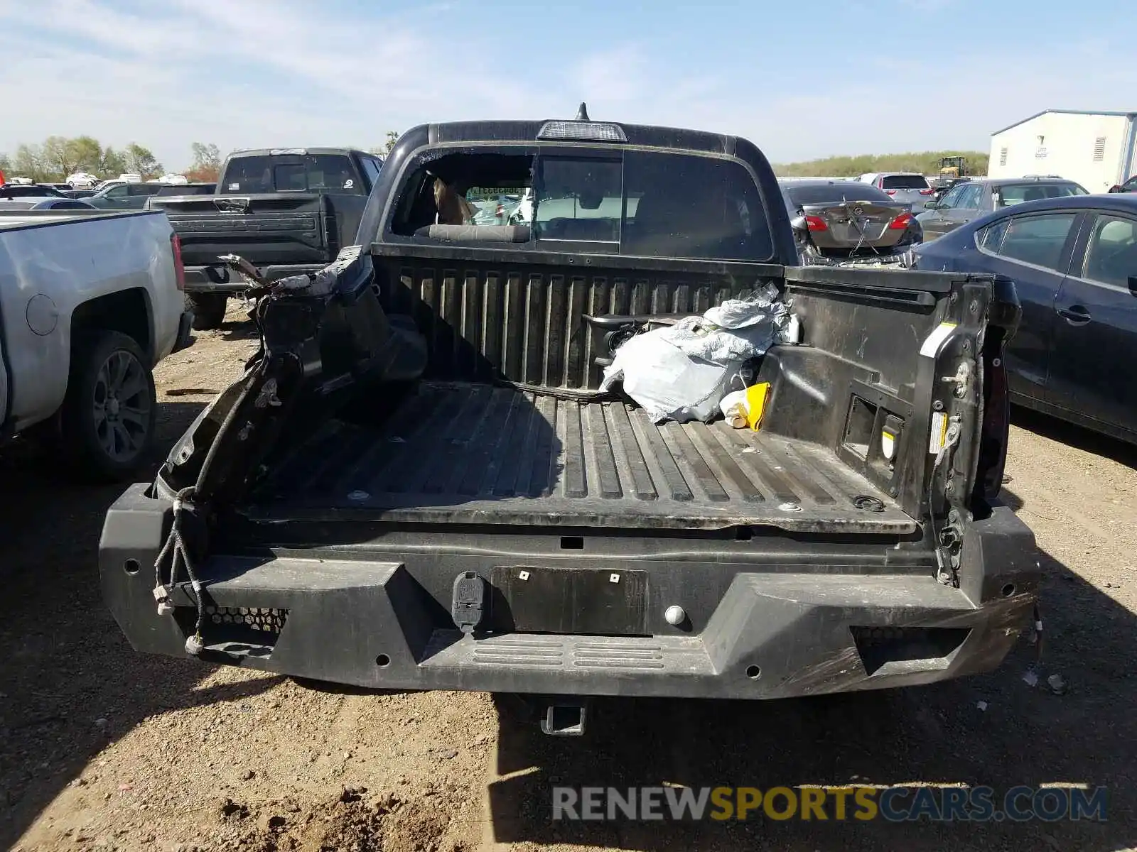 9 Photograph of a damaged car 5TFCZ5AN4LX231649 TOYOTA TACOMA 2020