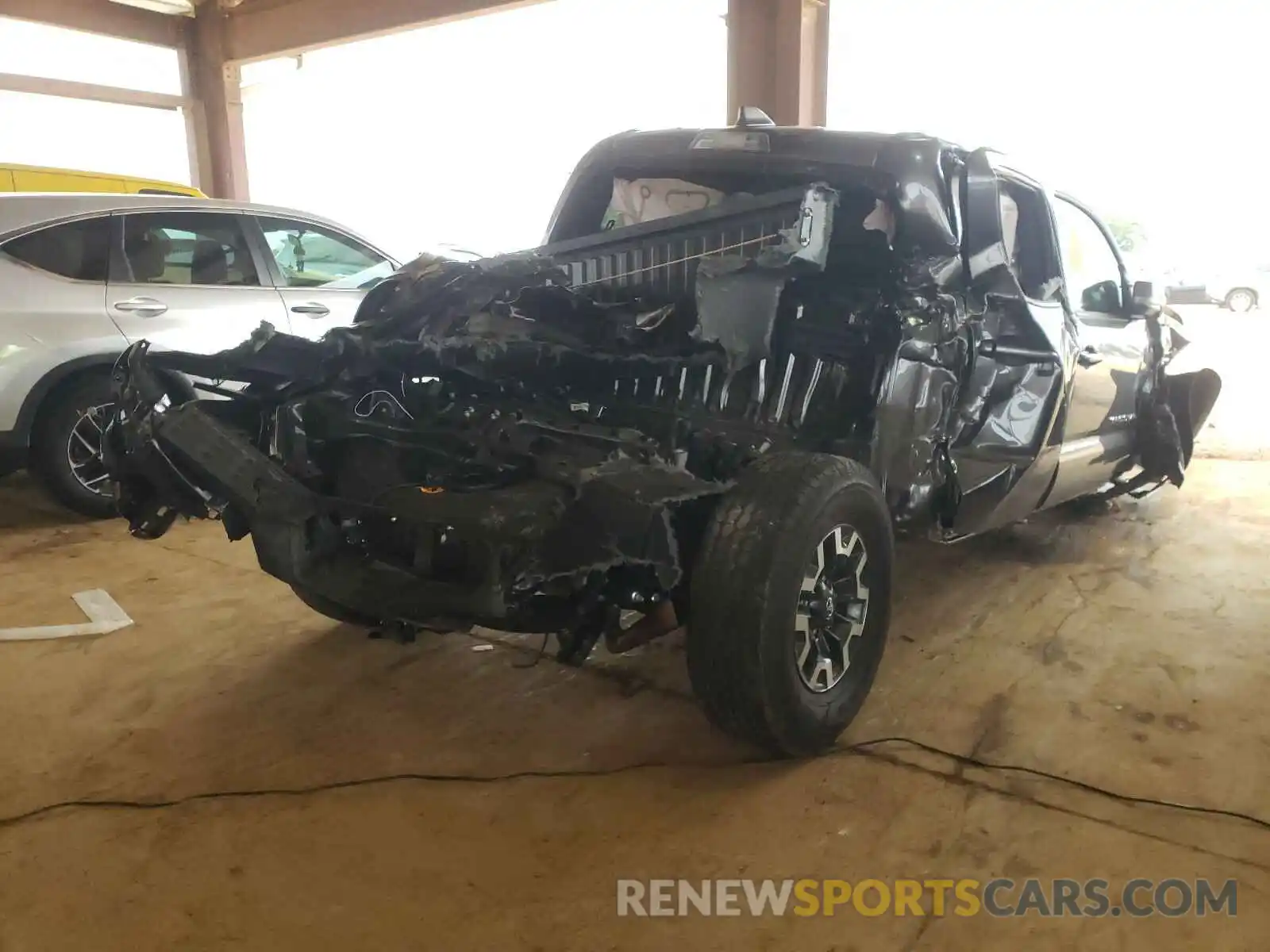 4 Photograph of a damaged car 5TFCZ5AN4LX235250 TOYOTA TACOMA 2020