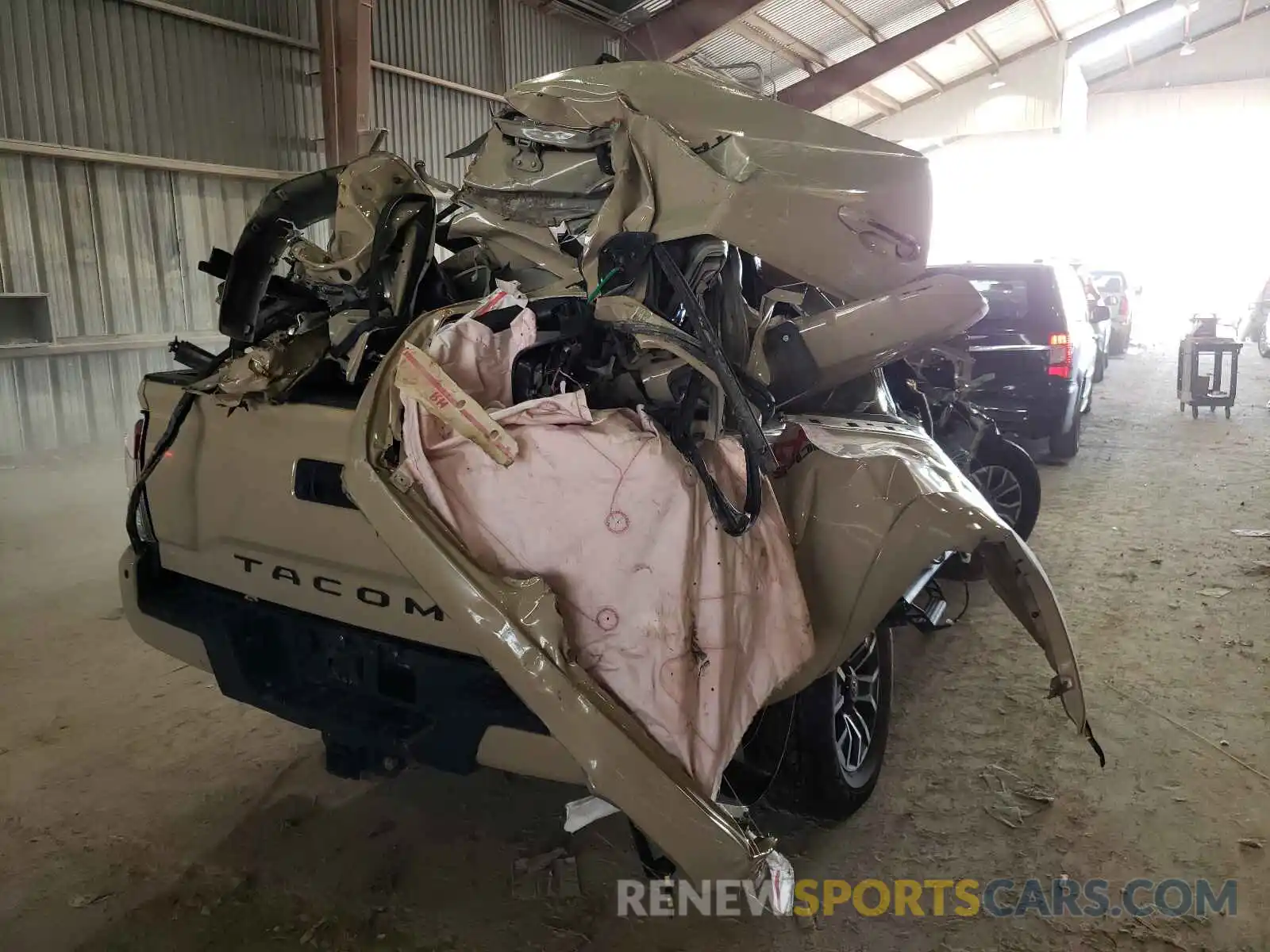 4 Photograph of a damaged car 5TFCZ5AN4LX239413 TOYOTA TACOMA 2020