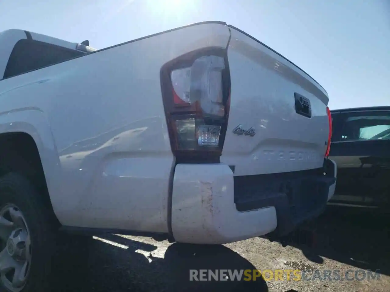 9 Photograph of a damaged car 5TFCZ5AN4LX239850 TOYOTA TACOMA 2020