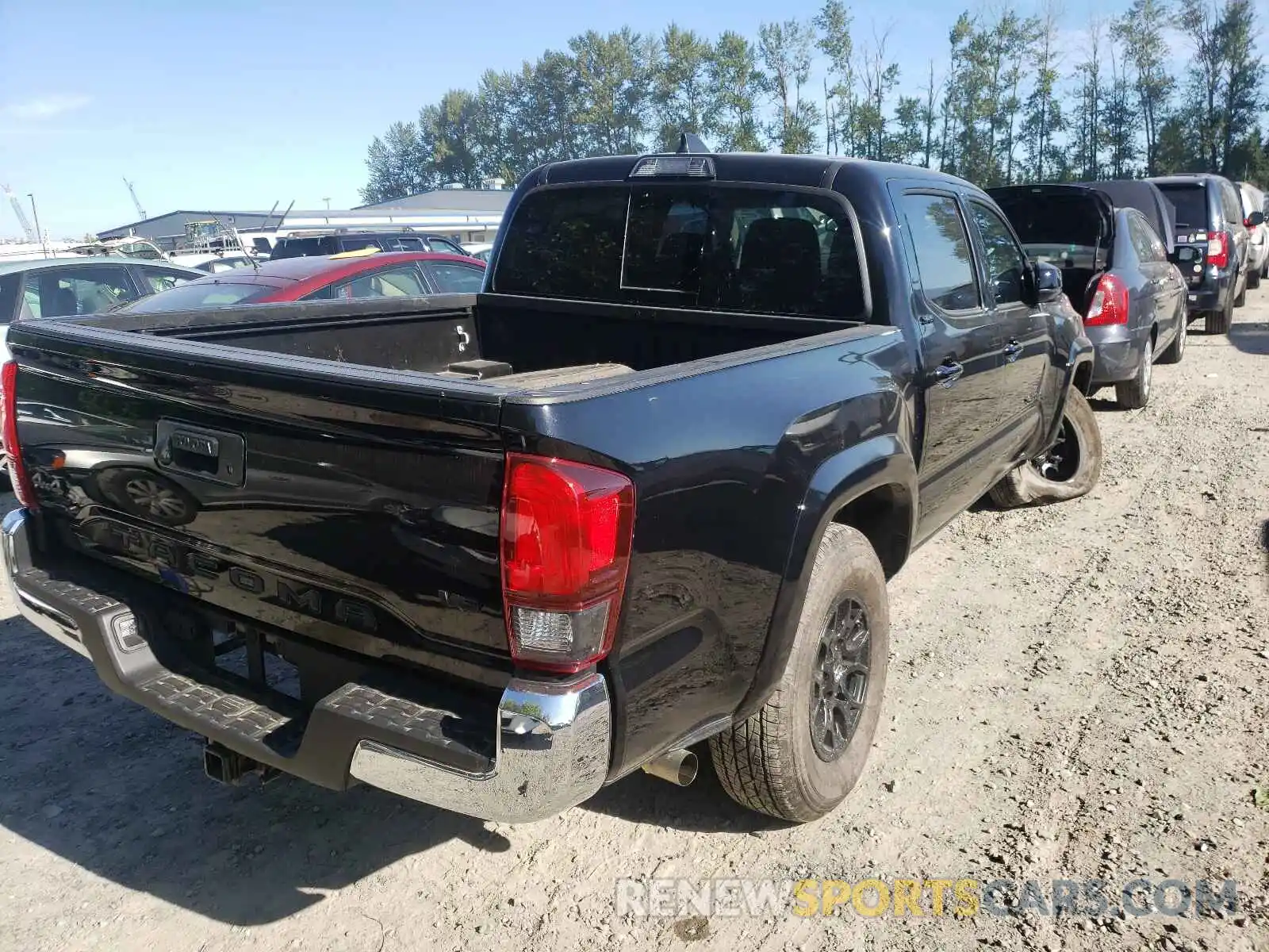 4 Photograph of a damaged car 5TFCZ5AN4LX240304 TOYOTA TACOMA 2020