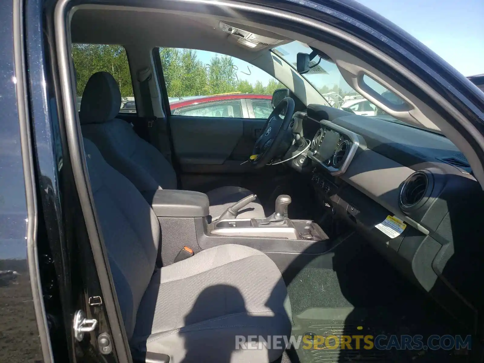 5 Photograph of a damaged car 5TFCZ5AN4LX240304 TOYOTA TACOMA 2020