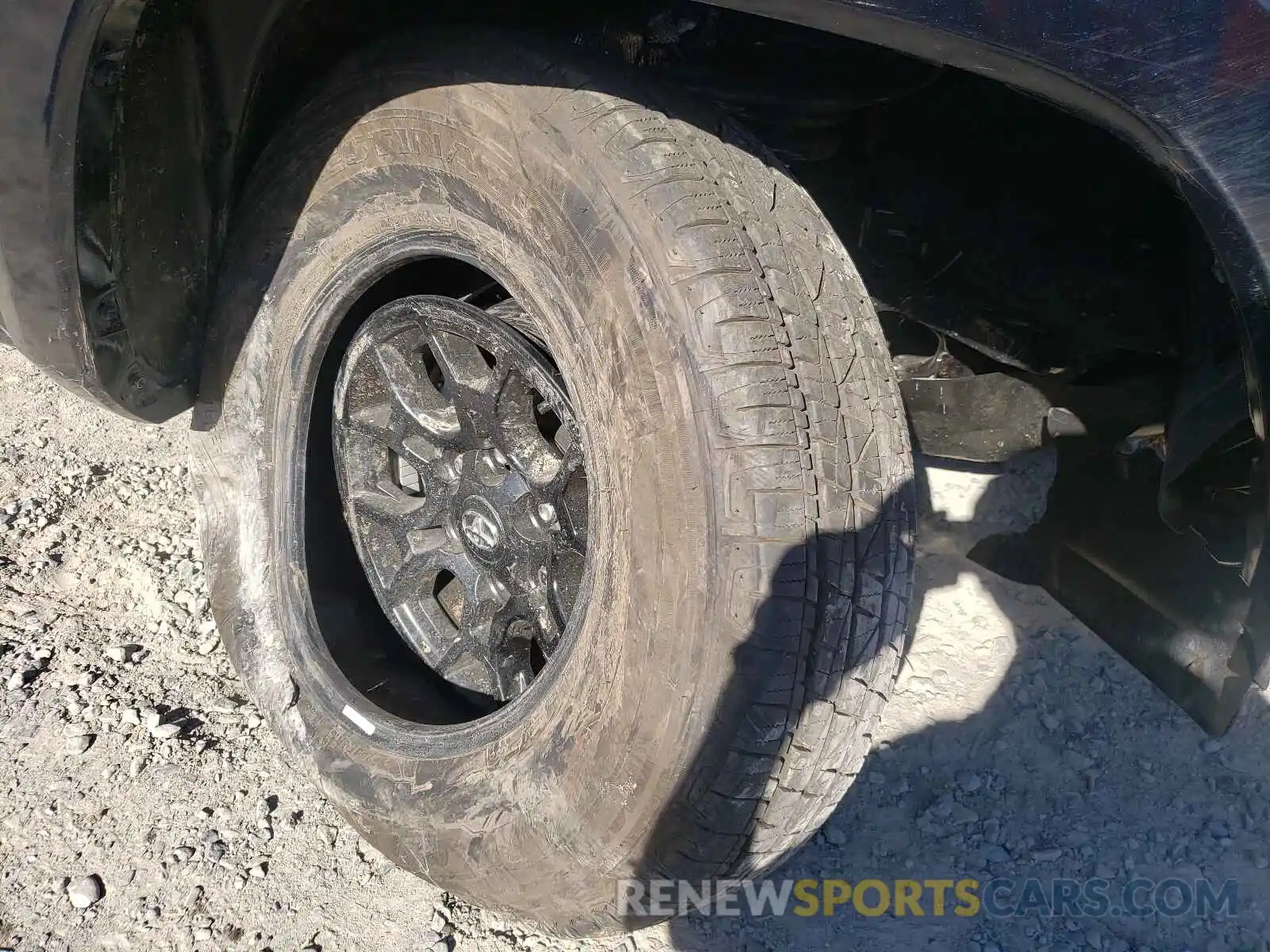 9 Photograph of a damaged car 5TFCZ5AN4LX240304 TOYOTA TACOMA 2020