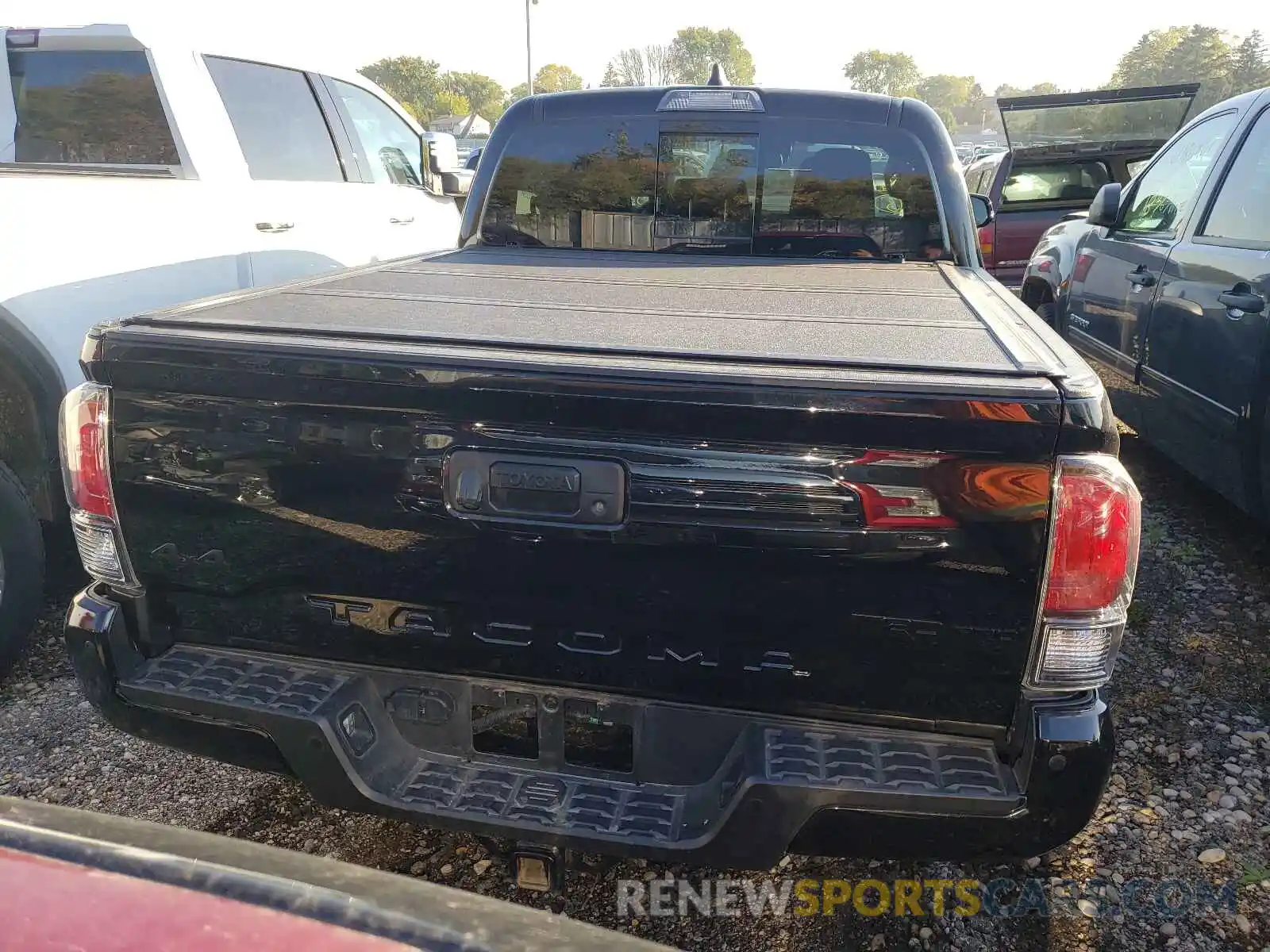 9 Photograph of a damaged car 5TFCZ5AN5LX221695 TOYOTA TACOMA 2020