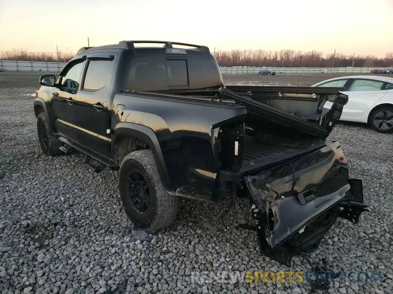 3 Photograph of a damaged car 5TFCZ5AN5LX222202 TOYOTA TACOMA 2020