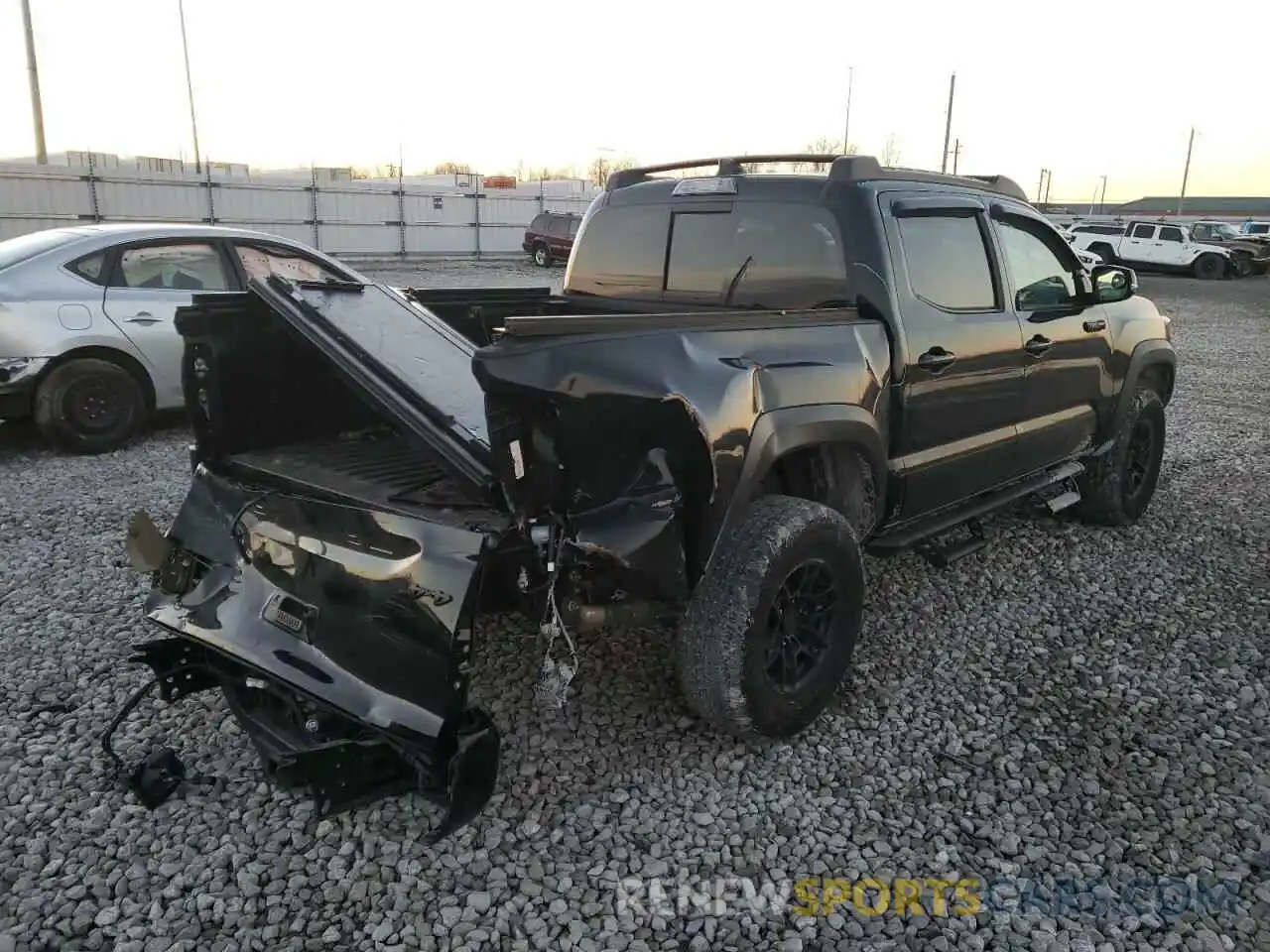 4 Photograph of a damaged car 5TFCZ5AN5LX222202 TOYOTA TACOMA 2020