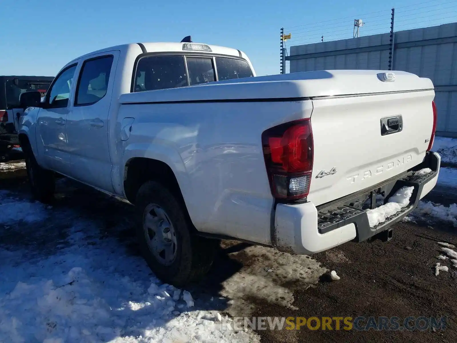 3 Фотография поврежденного автомобиля 5TFCZ5AN5LX224497 TOYOTA TACOMA 2020