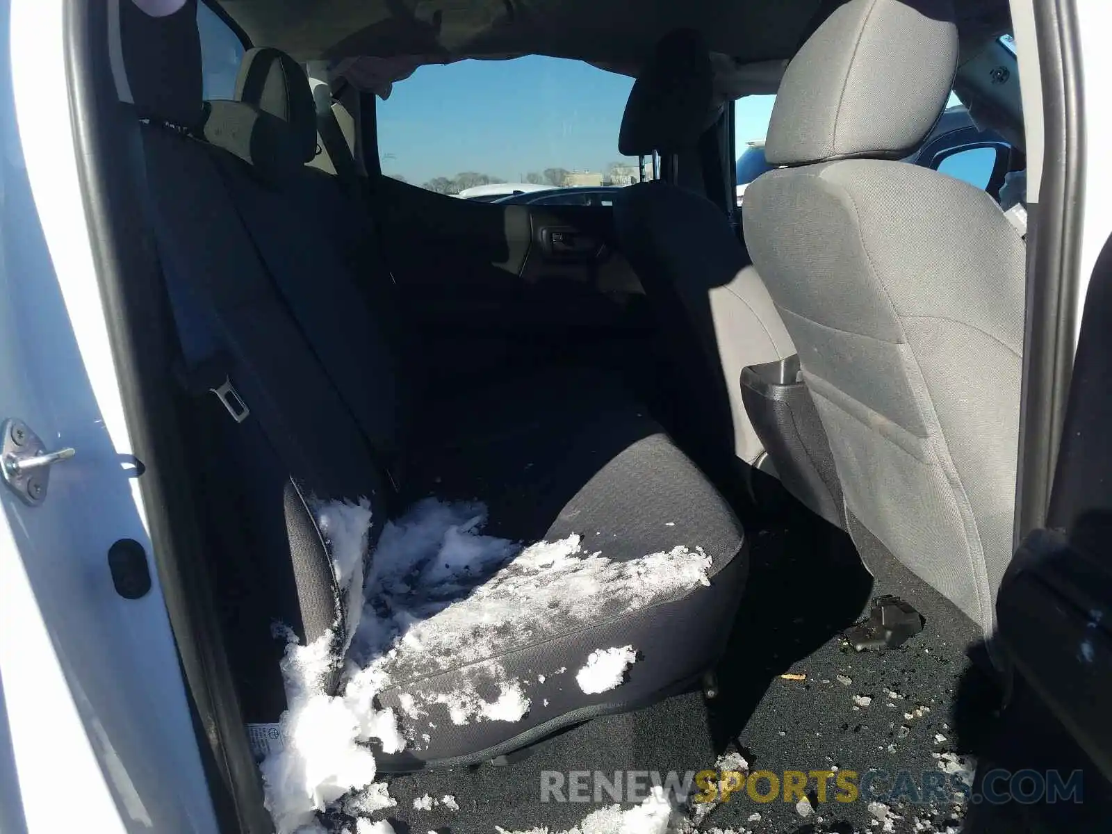 6 Photograph of a damaged car 5TFCZ5AN5LX224497 TOYOTA TACOMA 2020