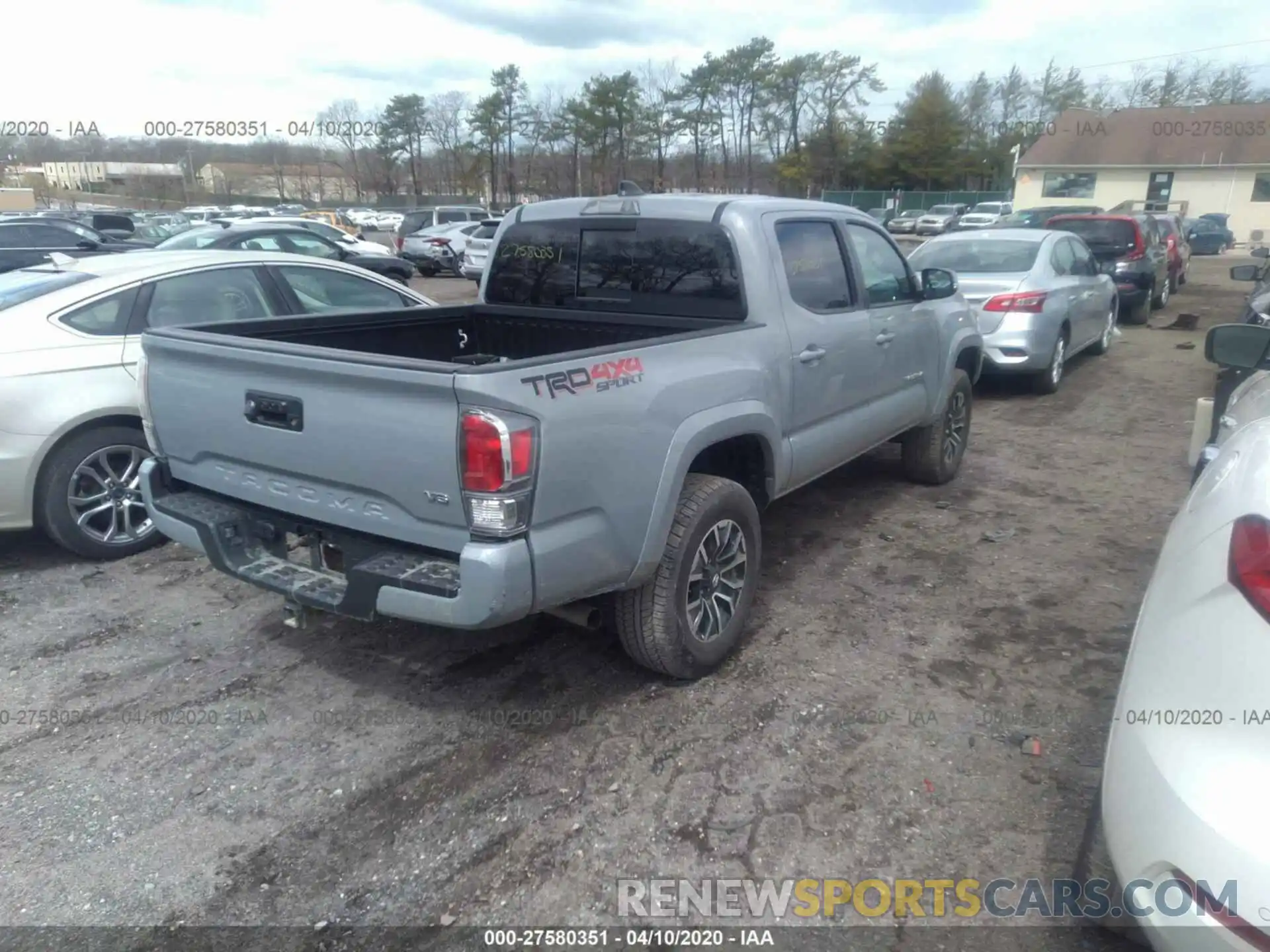 4 Photograph of a damaged car 5TFCZ5AN5LX226783 TOYOTA TACOMA 2020