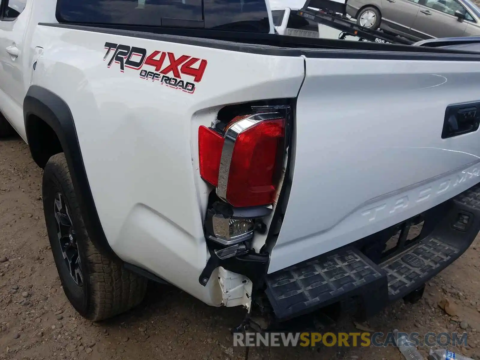 9 Photograph of a damaged car 5TFCZ5AN5LX227254 TOYOTA TACOMA 2020