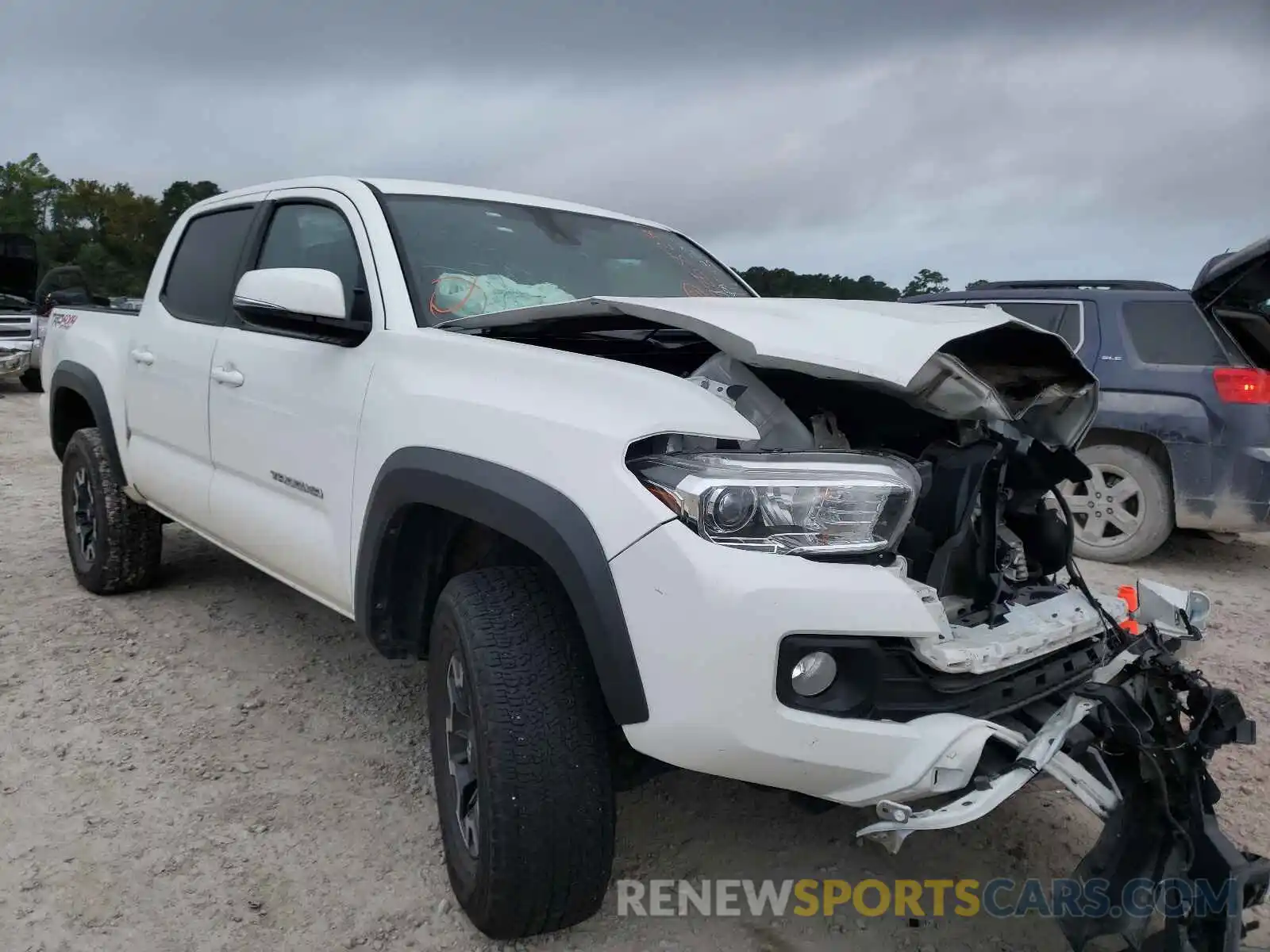 1 Photograph of a damaged car 5TFCZ5AN5LX230509 TOYOTA TACOMA 2020