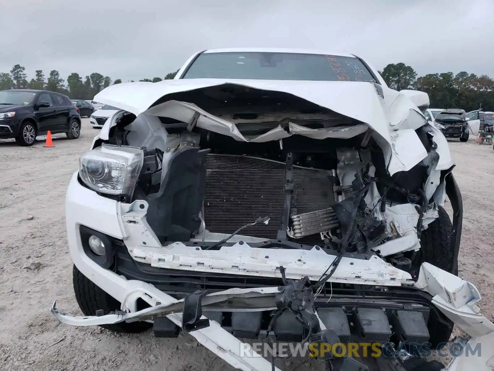 9 Photograph of a damaged car 5TFCZ5AN5LX230509 TOYOTA TACOMA 2020