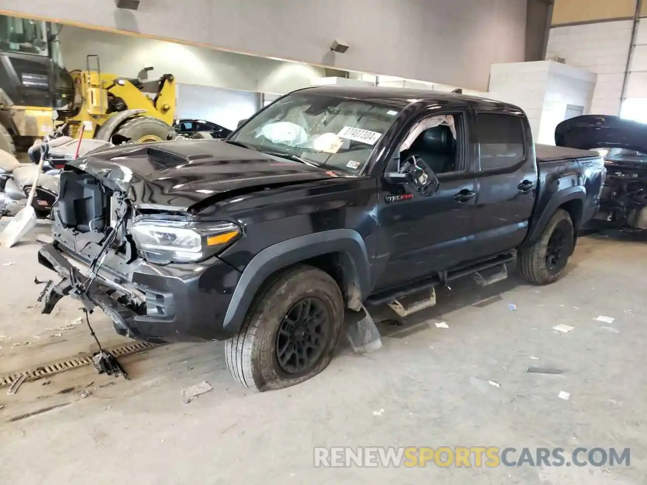 1 Фотография поврежденного автомобиля 5TFCZ5AN5LX234527 TOYOTA TACOMA 2020