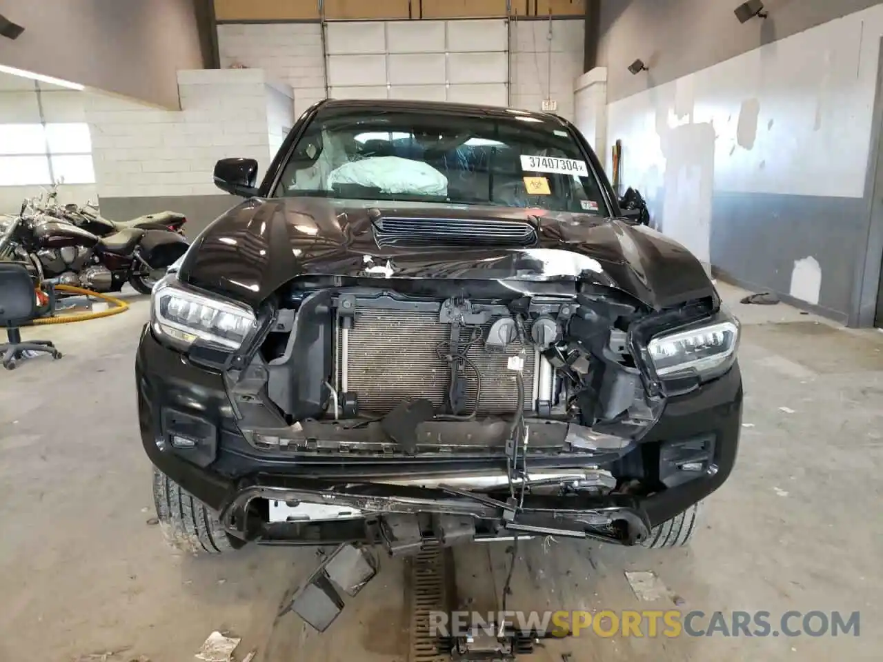 5 Photograph of a damaged car 5TFCZ5AN5LX234527 TOYOTA TACOMA 2020