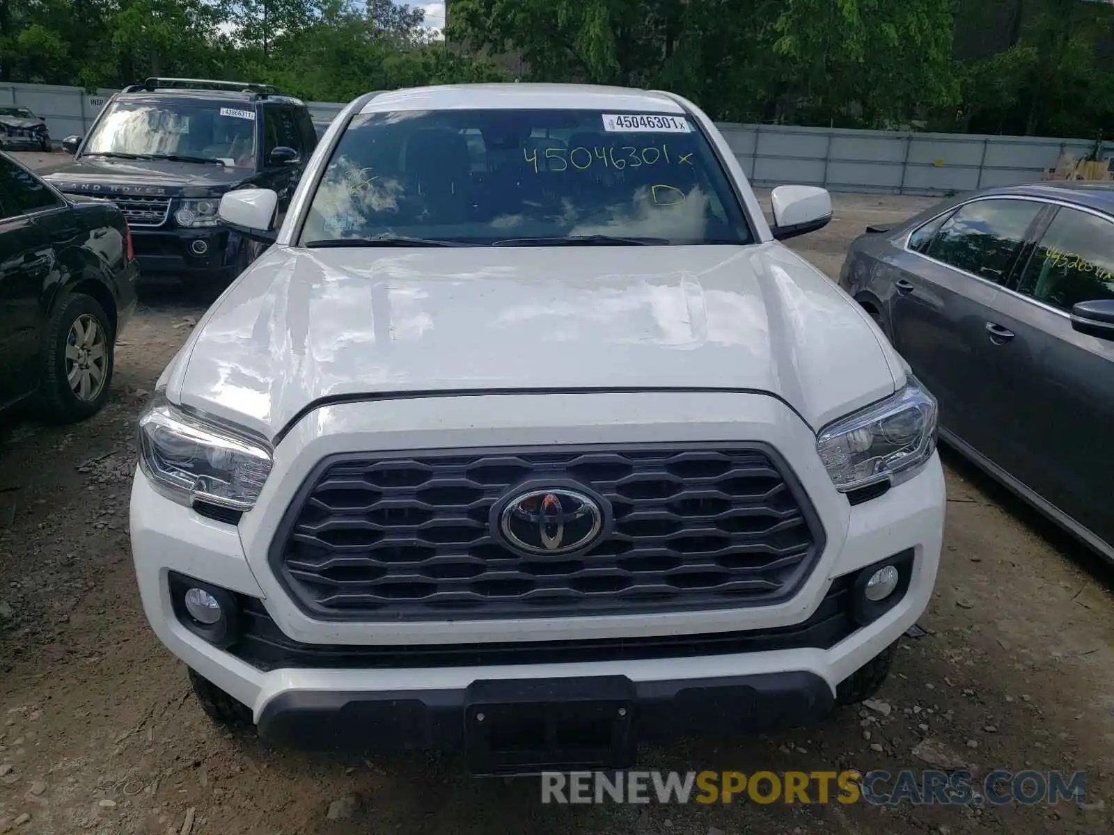 9 Photograph of a damaged car 5TFCZ5AN5LX234642 TOYOTA TACOMA 2020