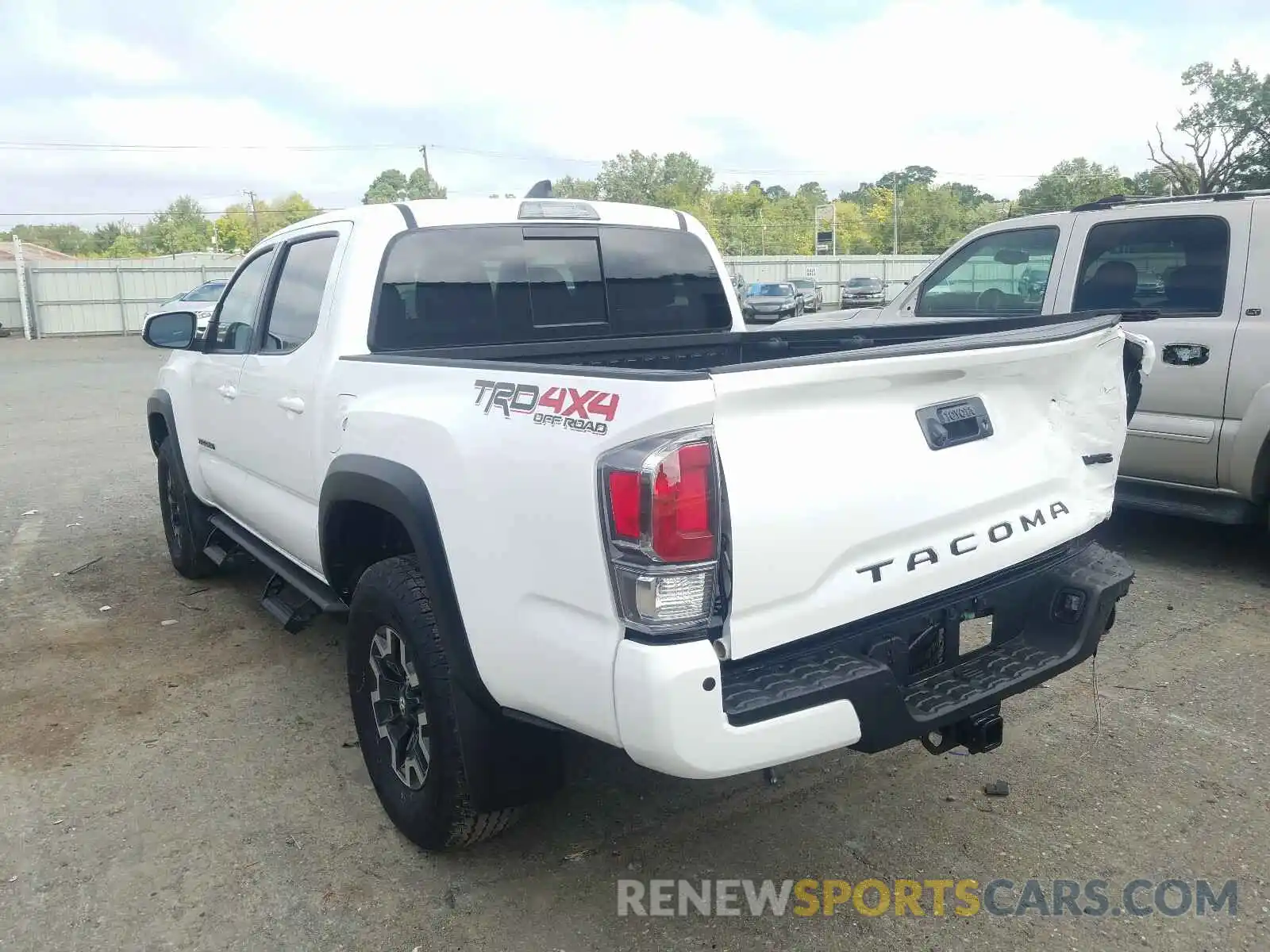 3 Photograph of a damaged car 5TFCZ5AN5LX238576 TOYOTA TACOMA 2020