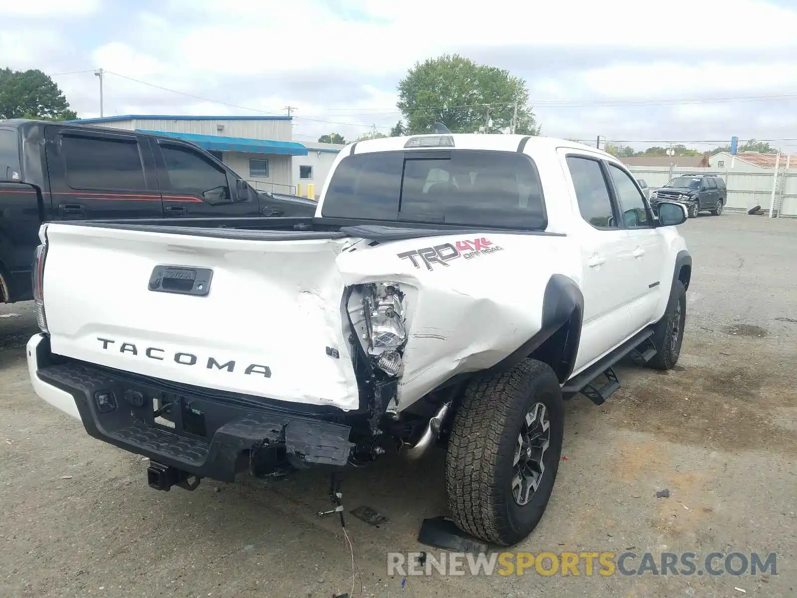 4 Фотография поврежденного автомобиля 5TFCZ5AN5LX238576 TOYOTA TACOMA 2020