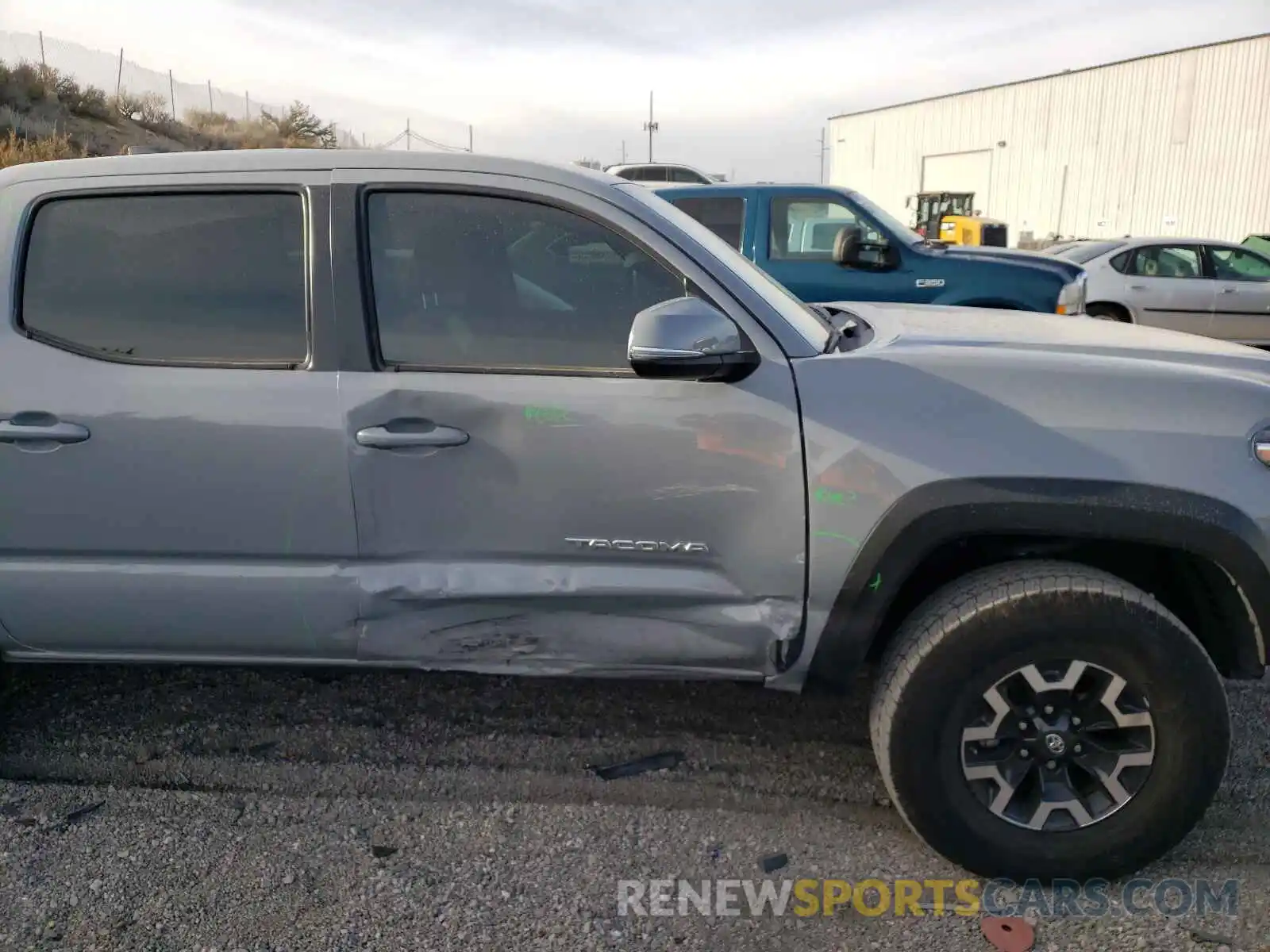 9 Photograph of a damaged car 5TFCZ5AN5LX241574 TOYOTA TACOMA 2020