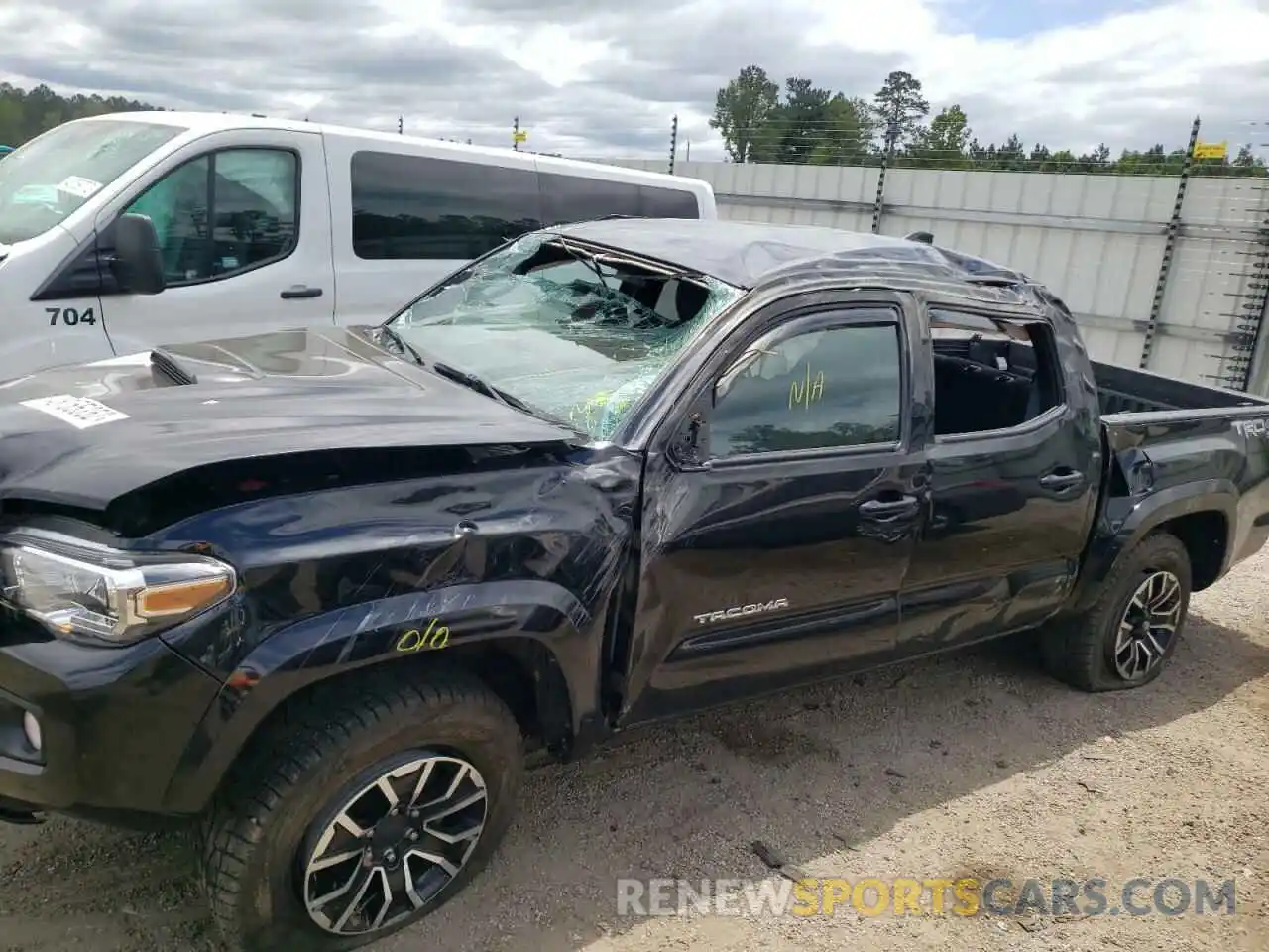 9 Photograph of a damaged car 5TFCZ5AN6LX221950 TOYOTA TACOMA 2020