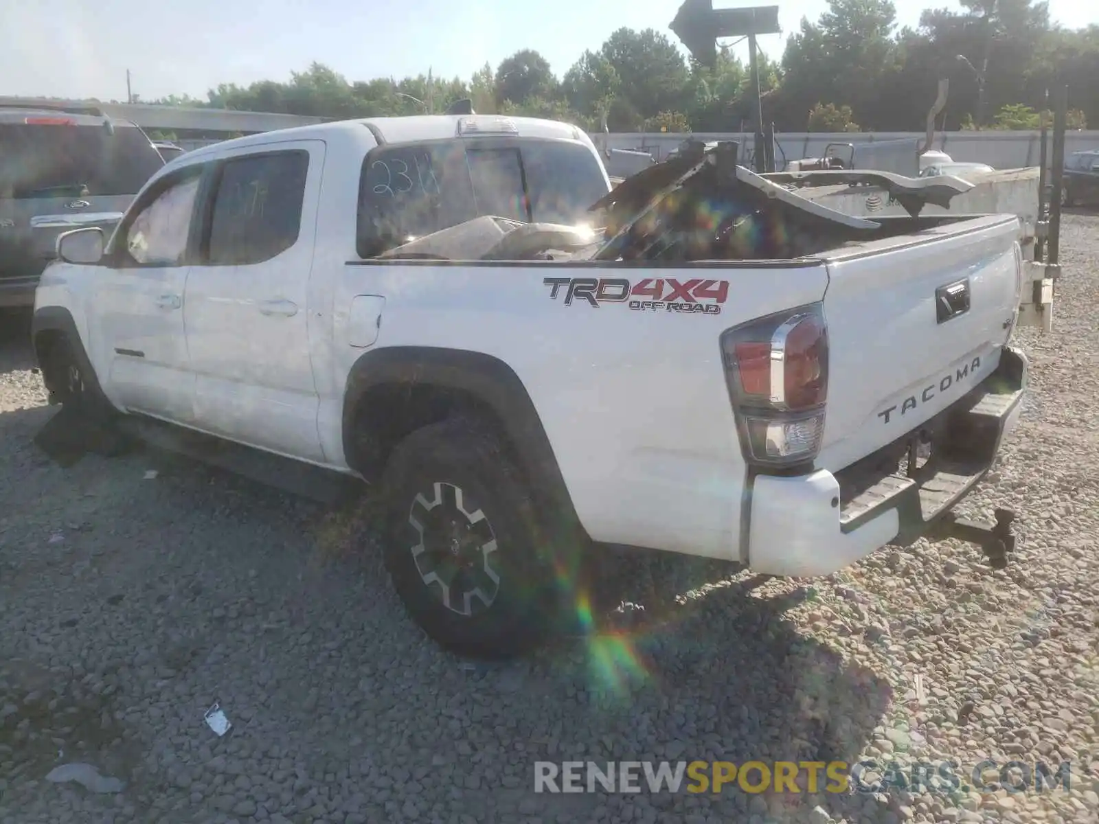 3 Photograph of a damaged car 5TFCZ5AN6LX224637 TOYOTA TACOMA 2020