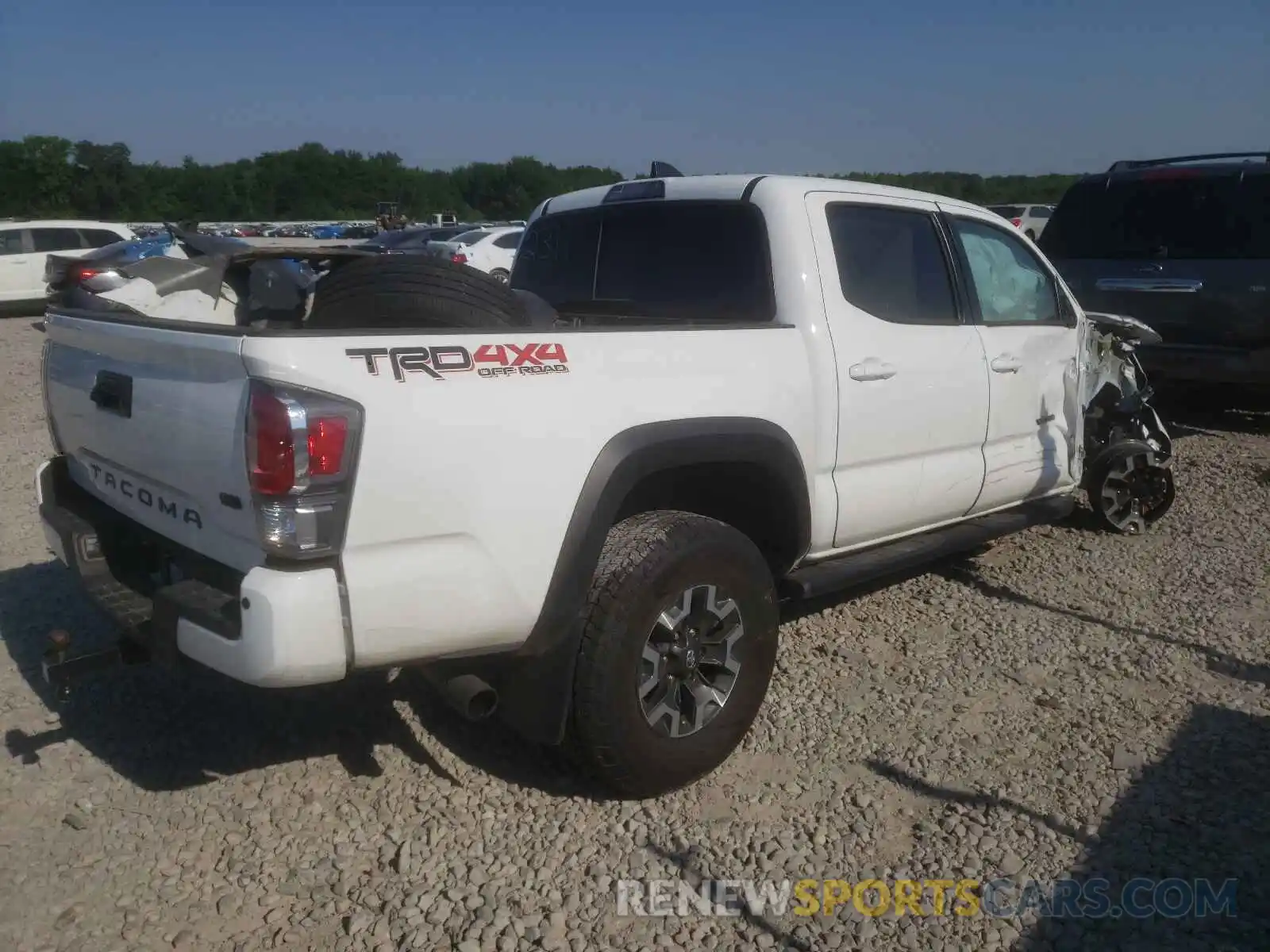 4 Photograph of a damaged car 5TFCZ5AN6LX224637 TOYOTA TACOMA 2020