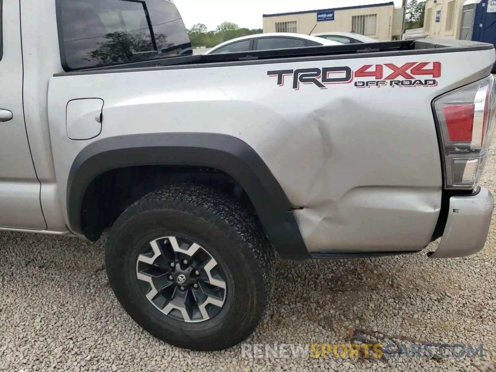 9 Photograph of a damaged car 5TFCZ5AN6LX226288 TOYOTA TACOMA 2020