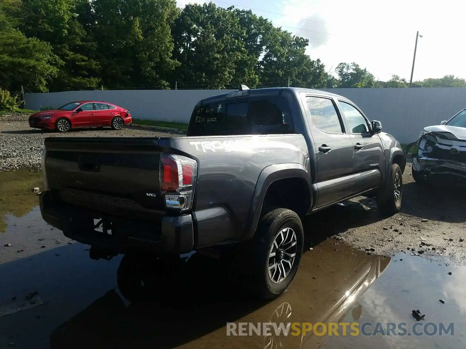 4 Photograph of a damaged car 5TFCZ5AN6LX230938 TOYOTA TACOMA 2020