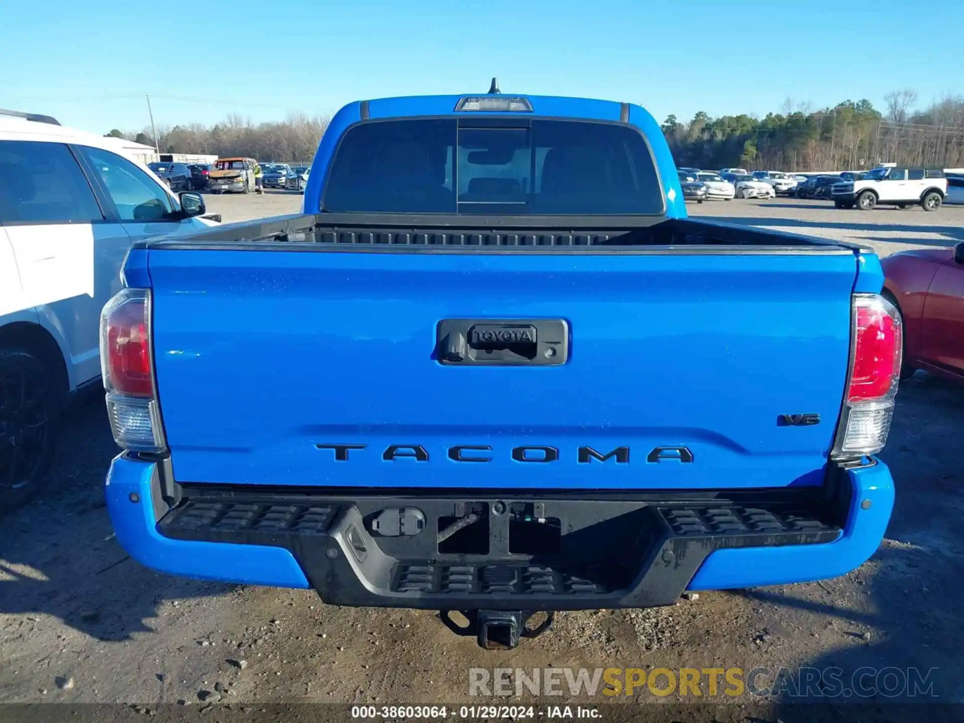 16 Photograph of a damaged car 5TFCZ5AN6LX231183 TOYOTA TACOMA 2020