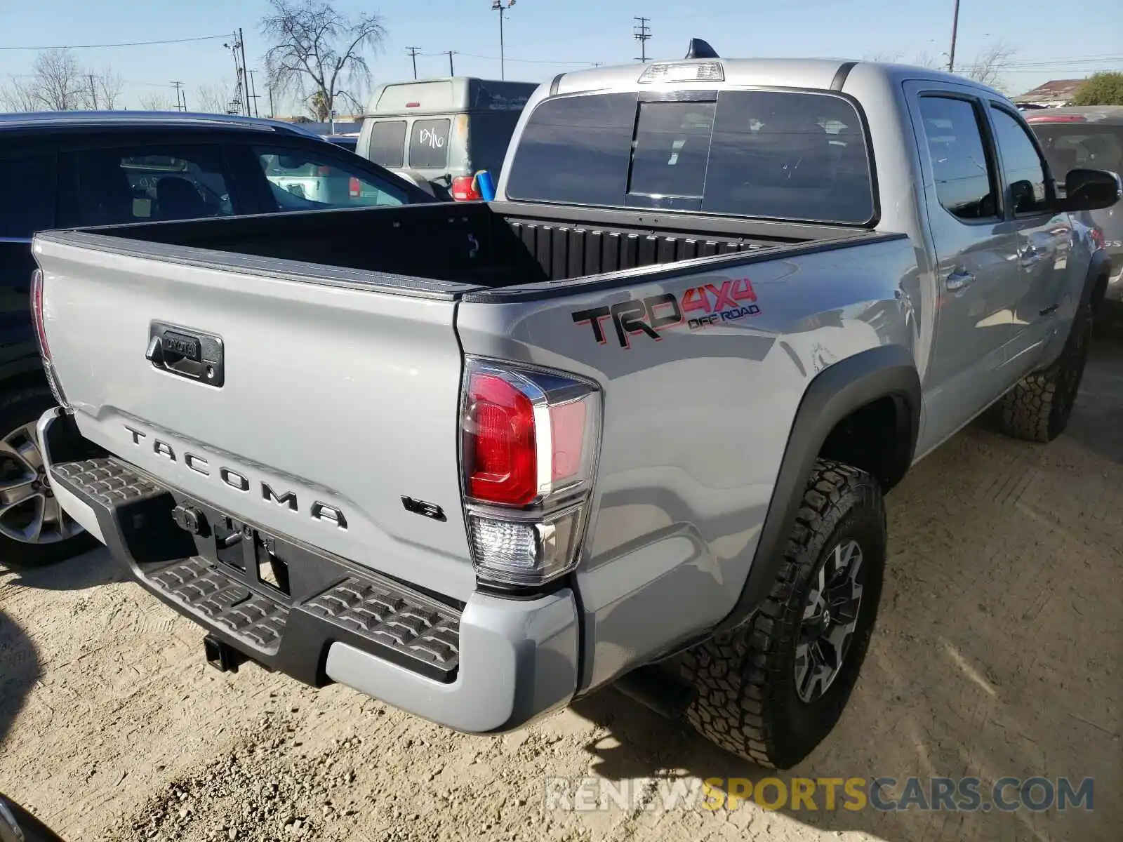 4 Фотография поврежденного автомобиля 5TFCZ5AN6LX234794 TOYOTA TACOMA 2020