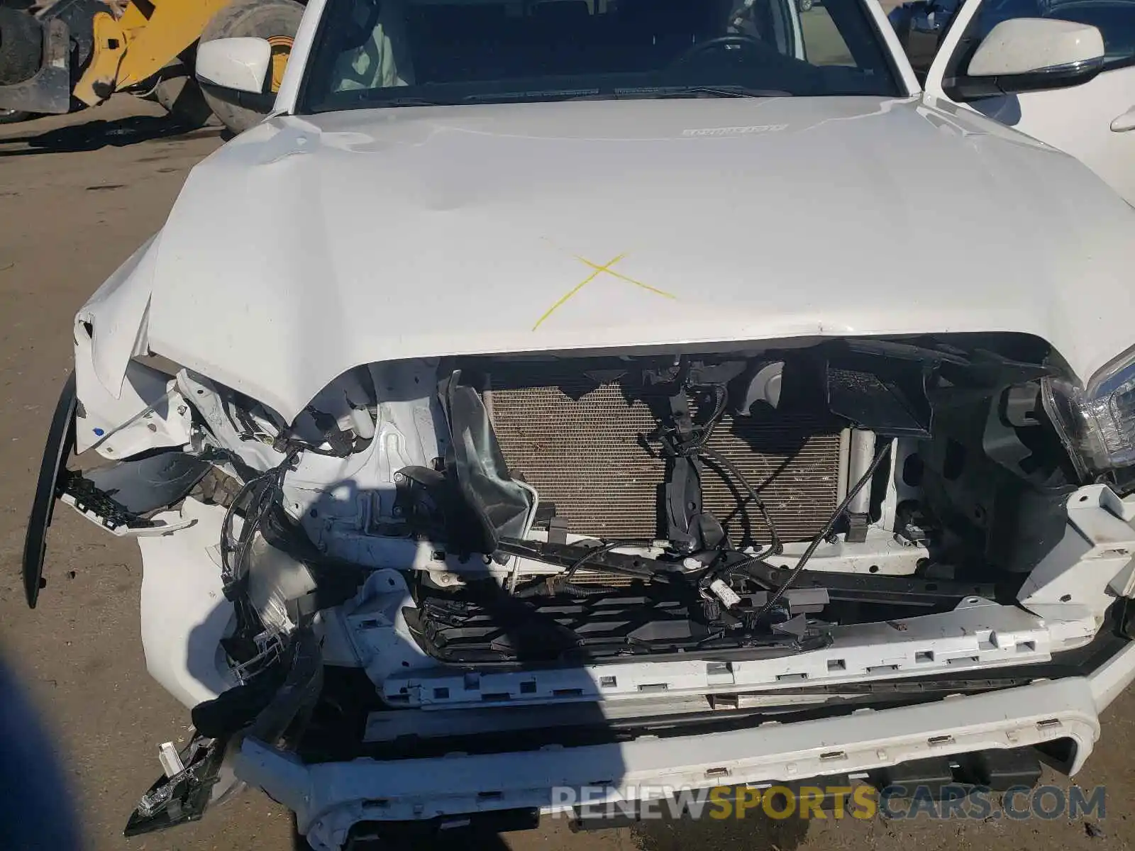 7 Photograph of a damaged car 5TFCZ5AN6LX238683 TOYOTA TACOMA 2020