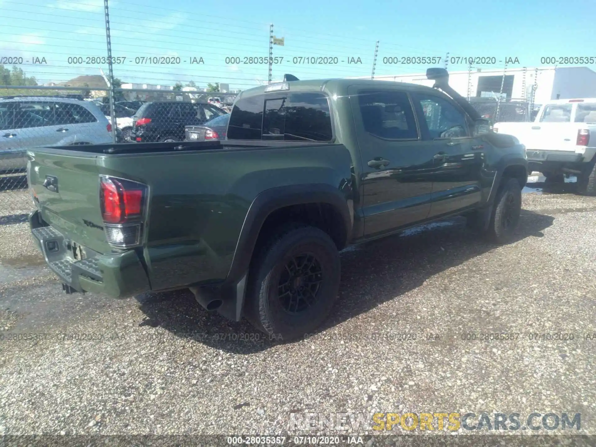 4 Photograph of a damaged car 5TFCZ5AN7LX212870 TOYOTA TACOMA 2020