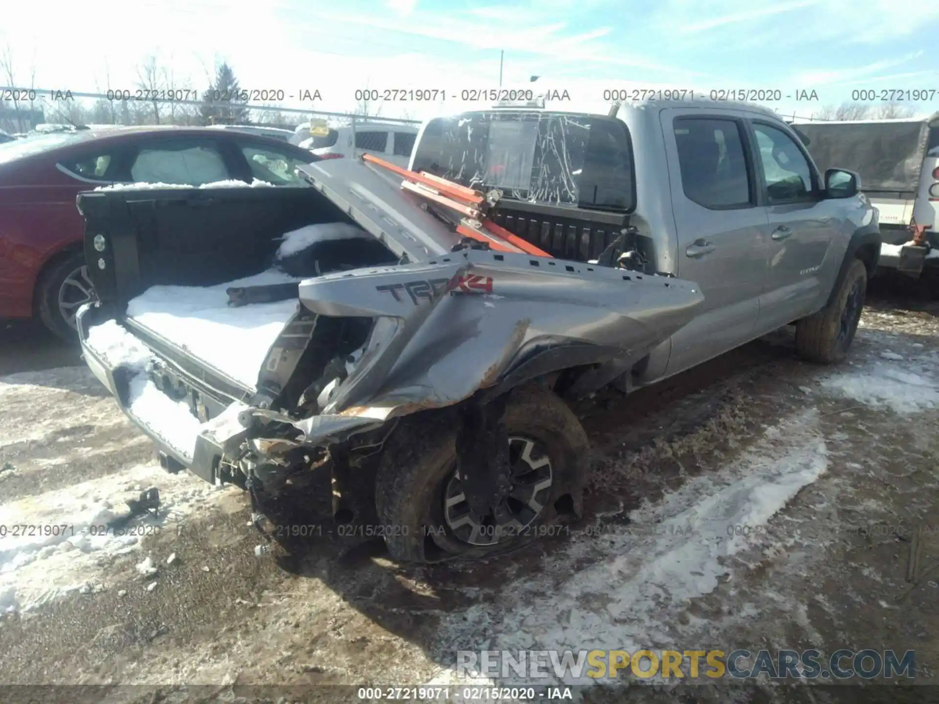 4 Фотография поврежденного автомобиля 5TFCZ5AN7LX214246 TOYOTA TACOMA 2020