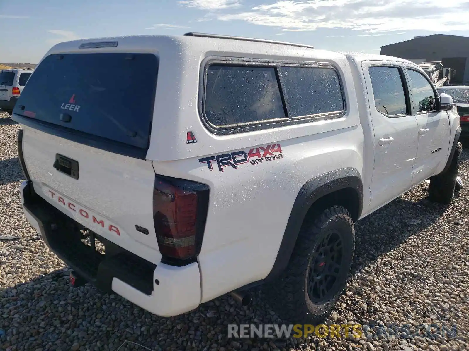 4 Фотография поврежденного автомобиля 5TFCZ5AN7LX220192 TOYOTA TACOMA 2020