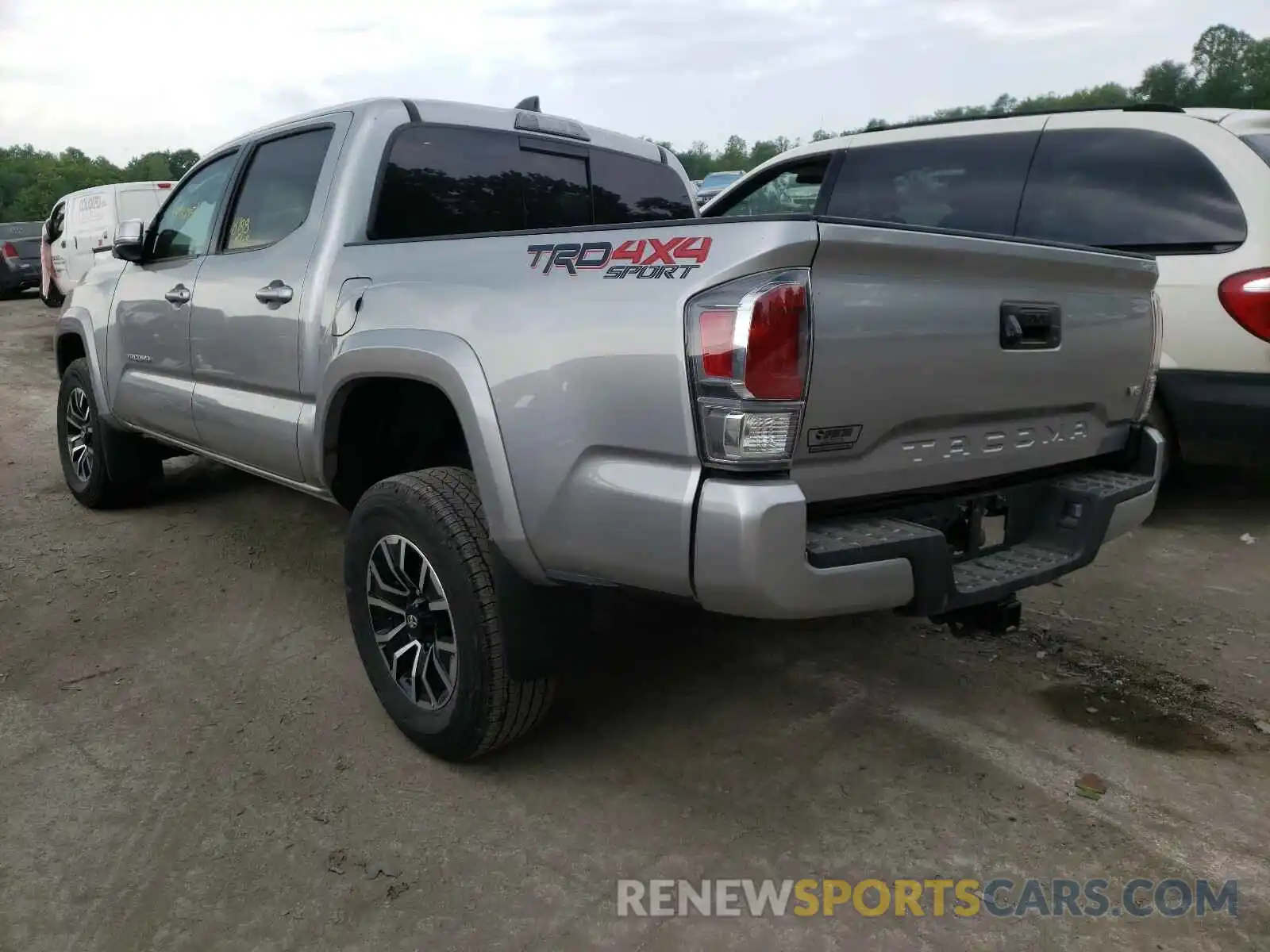 3 Photograph of a damaged car 5TFCZ5AN7LX226140 TOYOTA TACOMA 2020