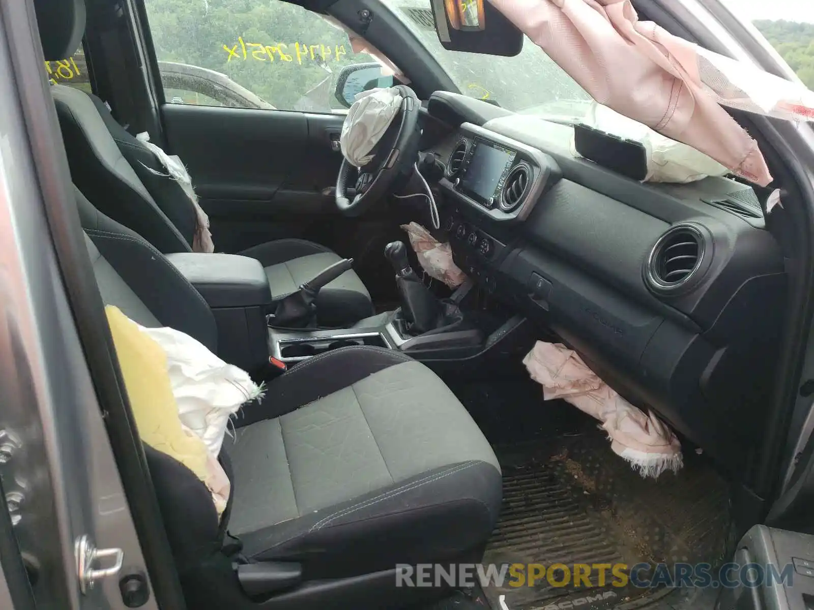 5 Photograph of a damaged car 5TFCZ5AN7LX226140 TOYOTA TACOMA 2020