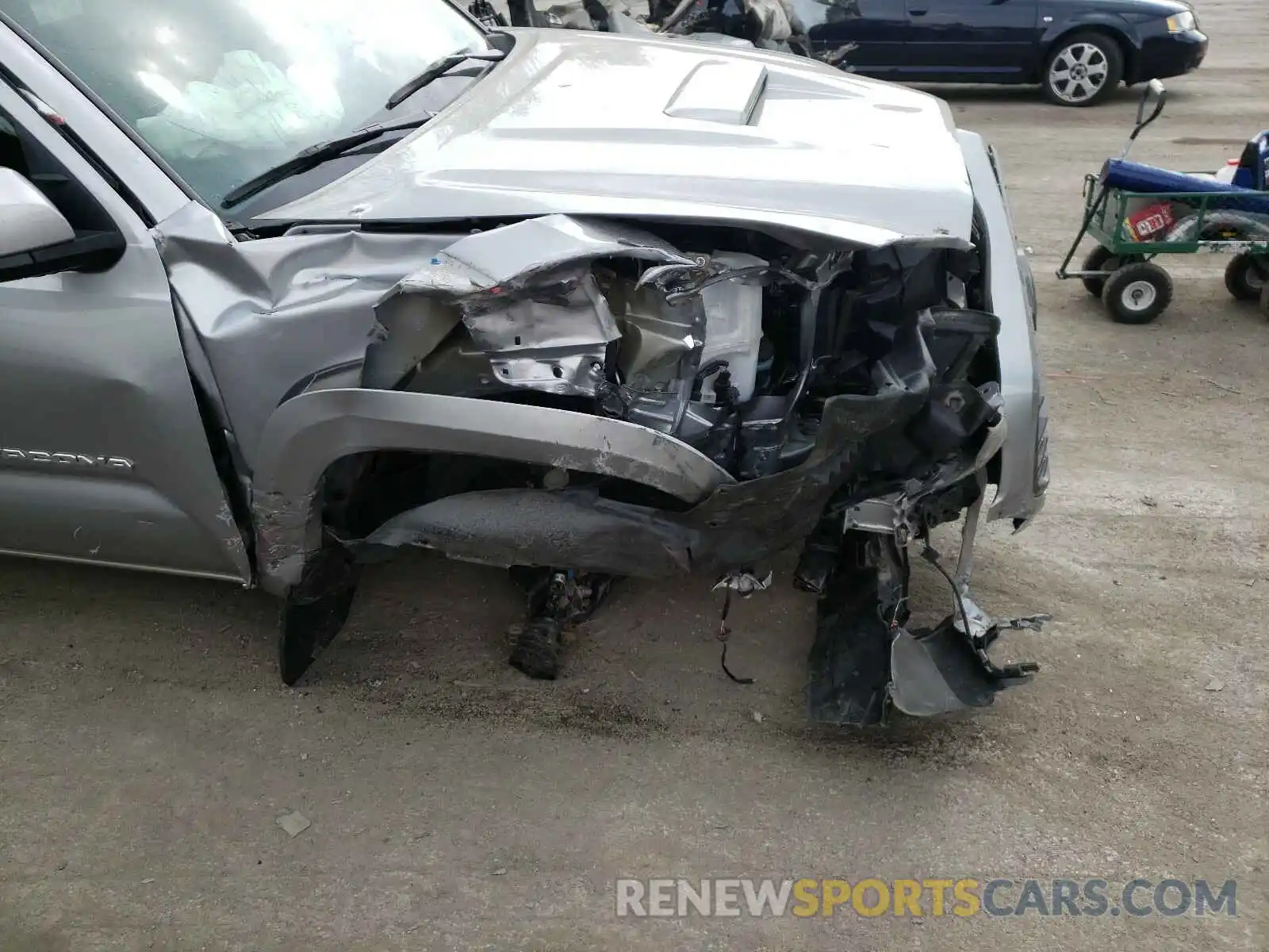 9 Photograph of a damaged car 5TFCZ5AN7LX226140 TOYOTA TACOMA 2020