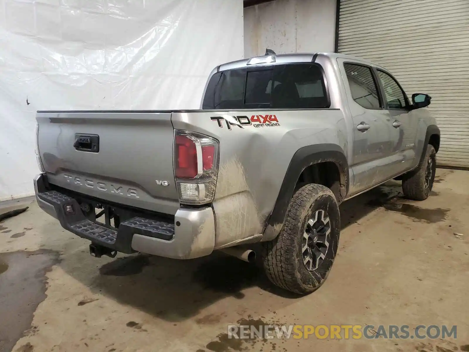 4 Photograph of a damaged car 5TFCZ5AN7LX226283 TOYOTA TACOMA 2020