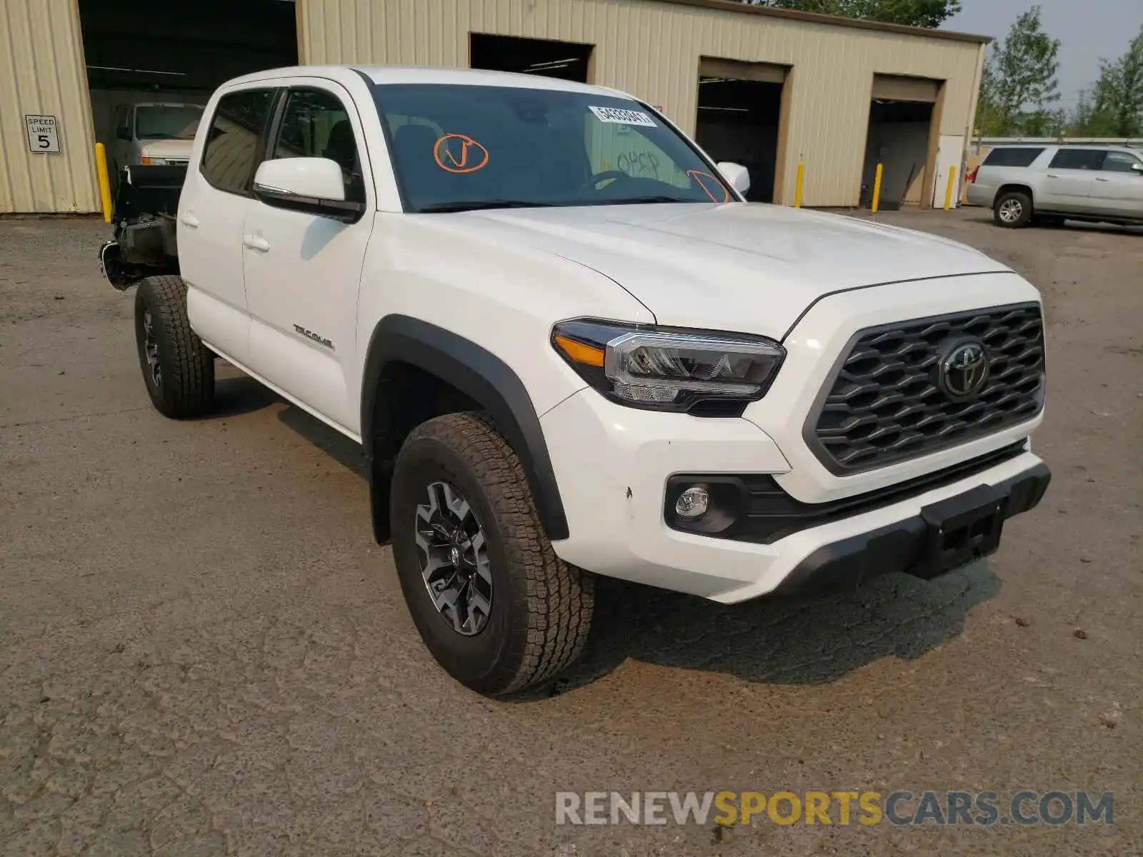 1 Photograph of a damaged car 5TFCZ5AN7LX241592 TOYOTA TACOMA 2020