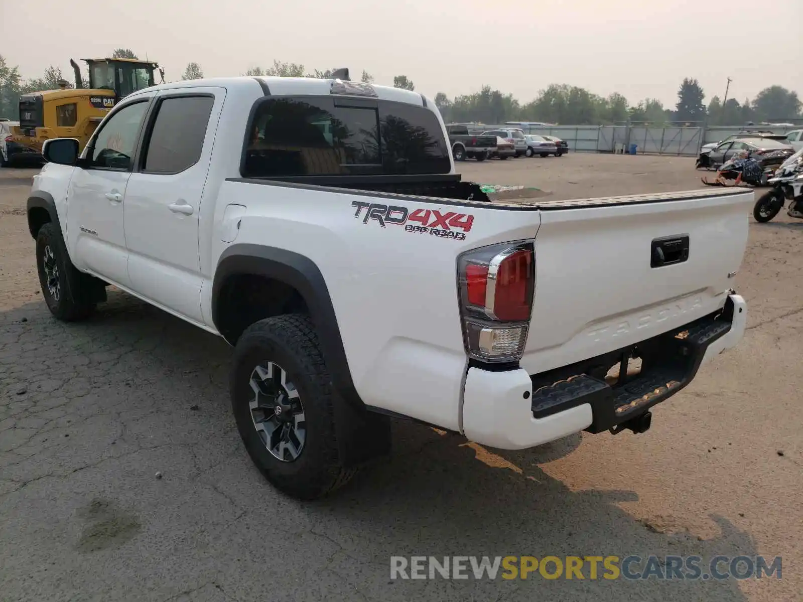 3 Photograph of a damaged car 5TFCZ5AN7LX241592 TOYOTA TACOMA 2020