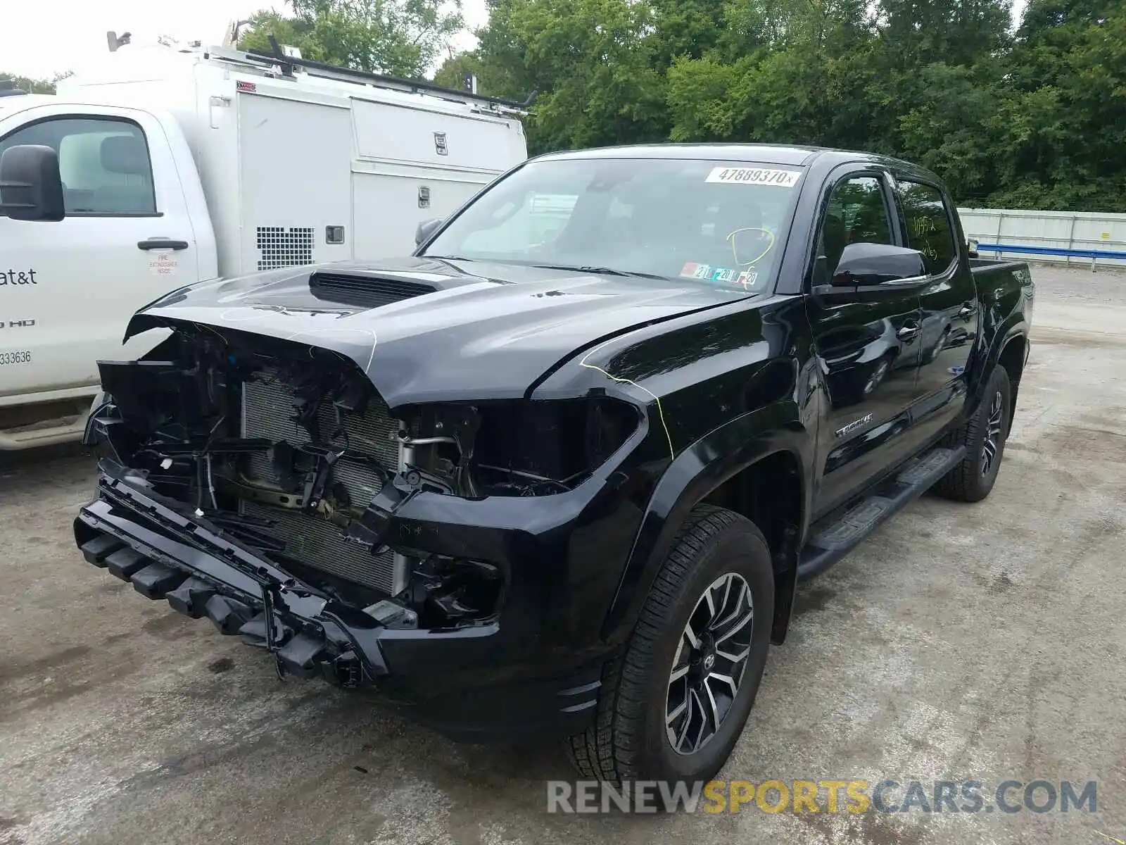 2 Photograph of a damaged car 5TFCZ5AN8LX212778 TOYOTA TACOMA 2020