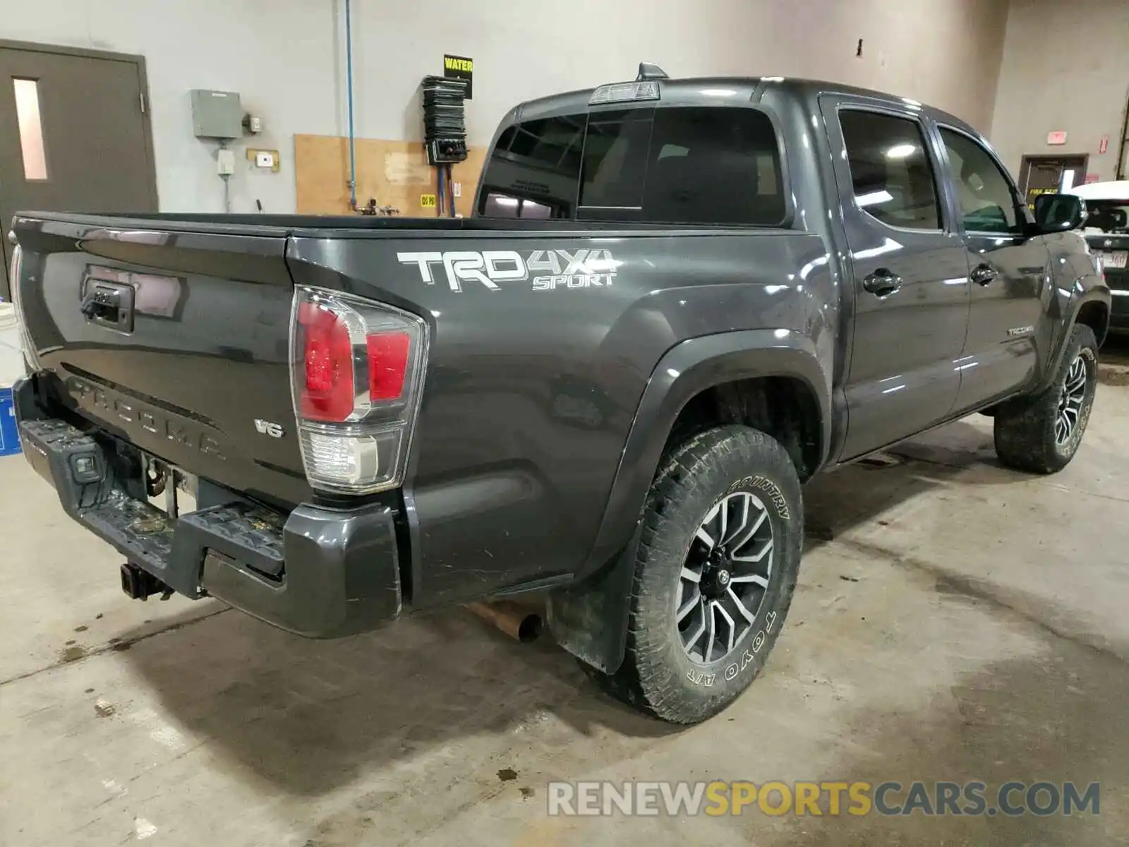 4 Фотография поврежденного автомобиля 5TFCZ5AN8LX220007 TOYOTA TACOMA 2020