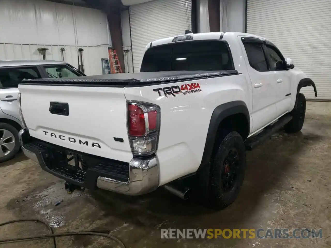 4 Photograph of a damaged car 5TFCZ5AN8LX222128 TOYOTA TACOMA 2020