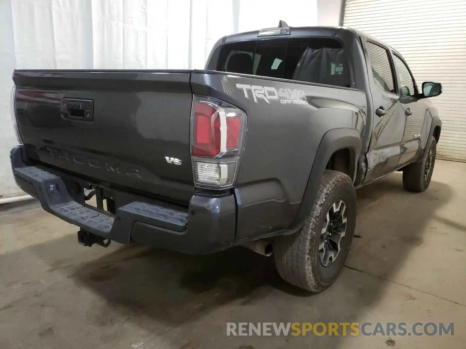 4 Photograph of a damaged car 5TFCZ5AN8LX223909 TOYOTA TACOMA 2020