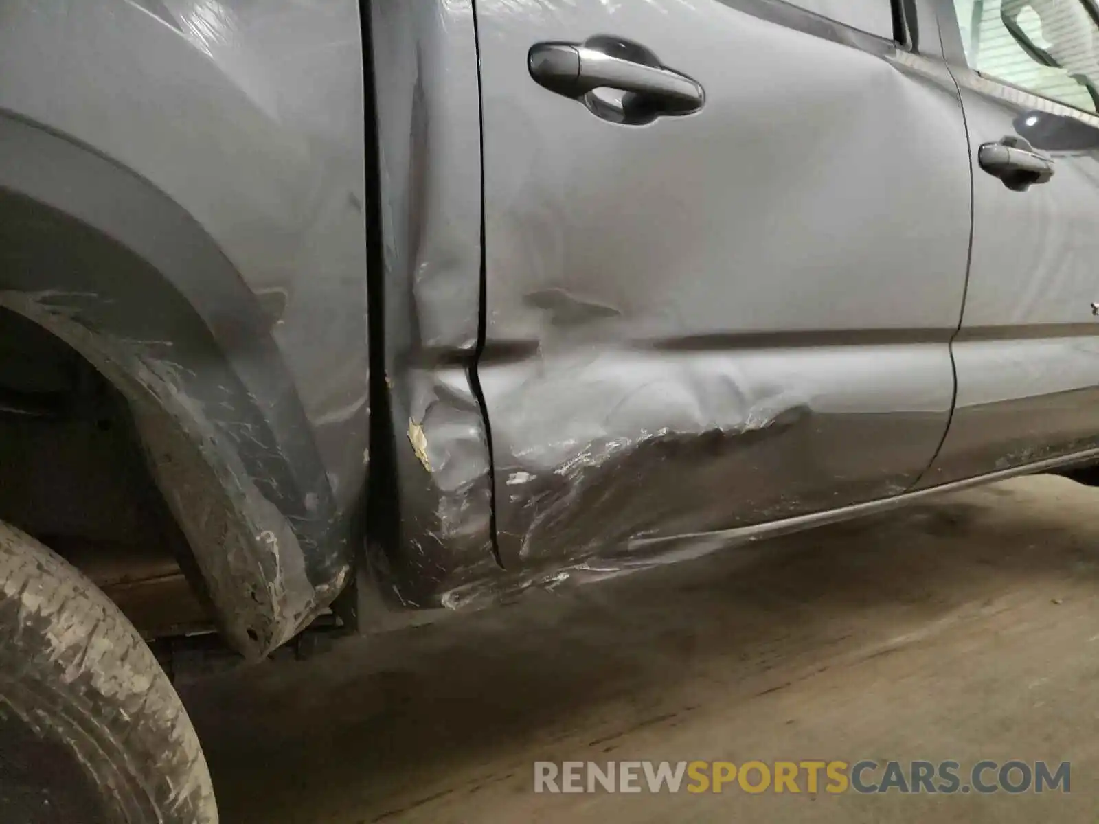 9 Photograph of a damaged car 5TFCZ5AN8LX223909 TOYOTA TACOMA 2020