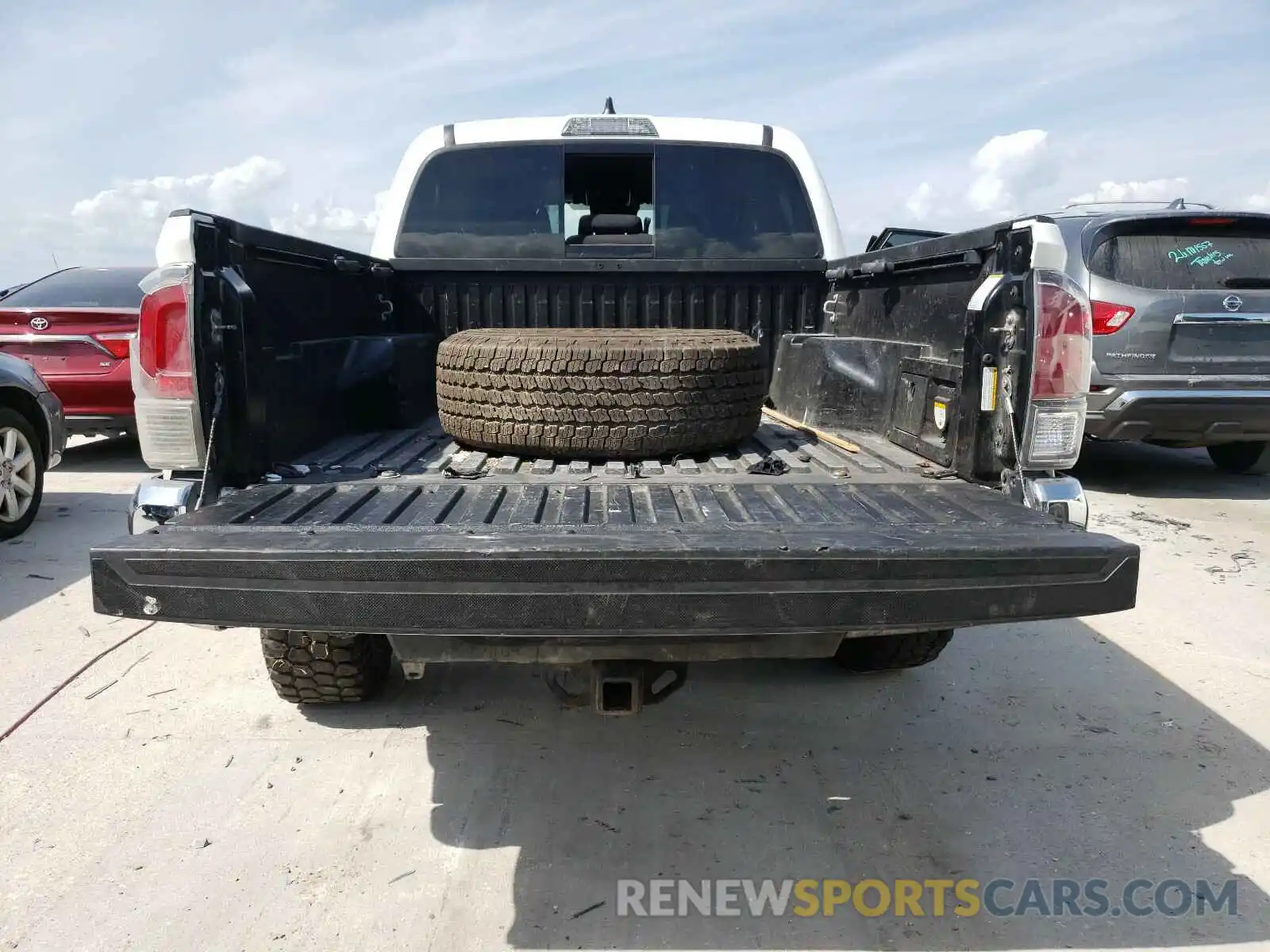 9 Photograph of a damaged car 5TFCZ5AN8LX225594 TOYOTA TACOMA 2020