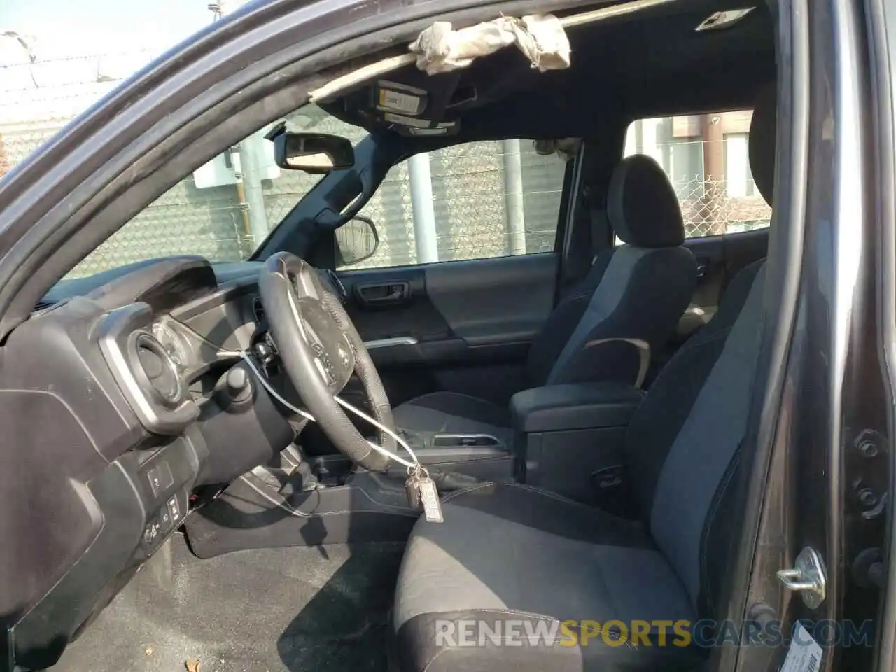 5 Photograph of a damaged car 5TFCZ5AN8LX230181 TOYOTA TACOMA 2020