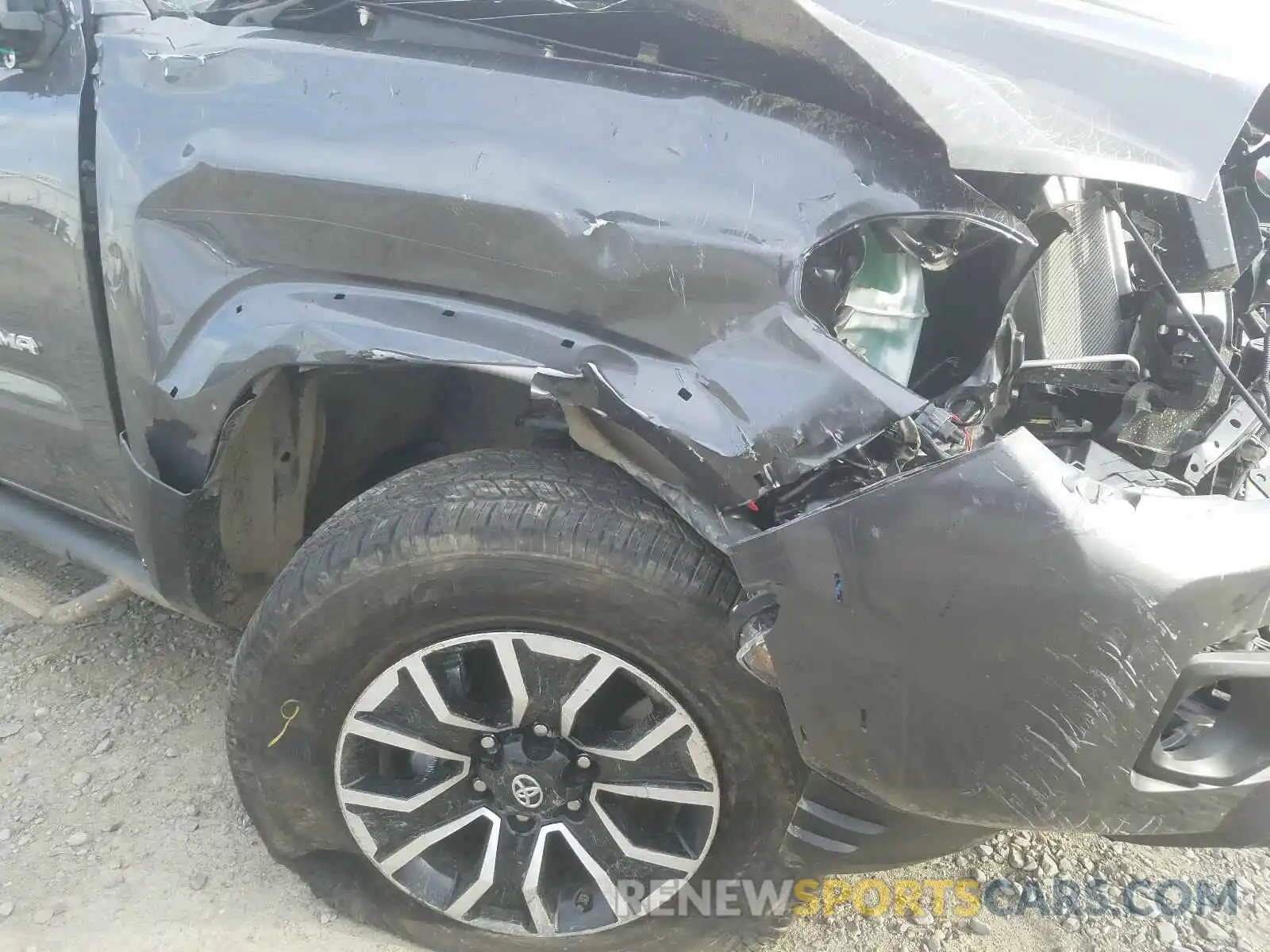 9 Photograph of a damaged car 5TFCZ5AN8LX233873 TOYOTA TACOMA 2020